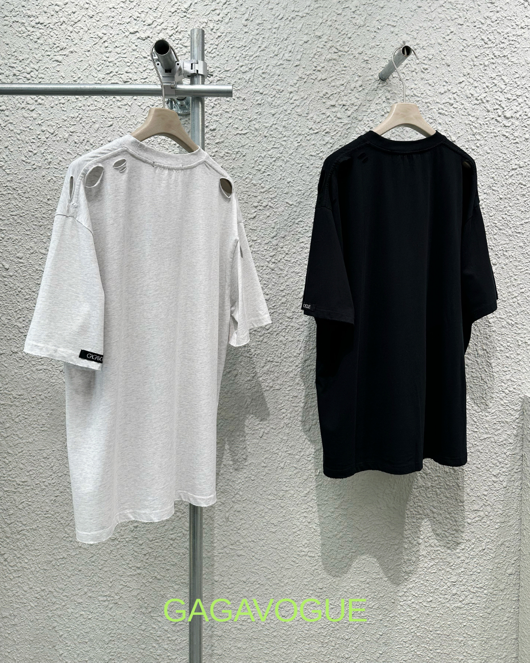 GAGAVOGUE SHOULDER CUTOUT DISTRESSED TEE