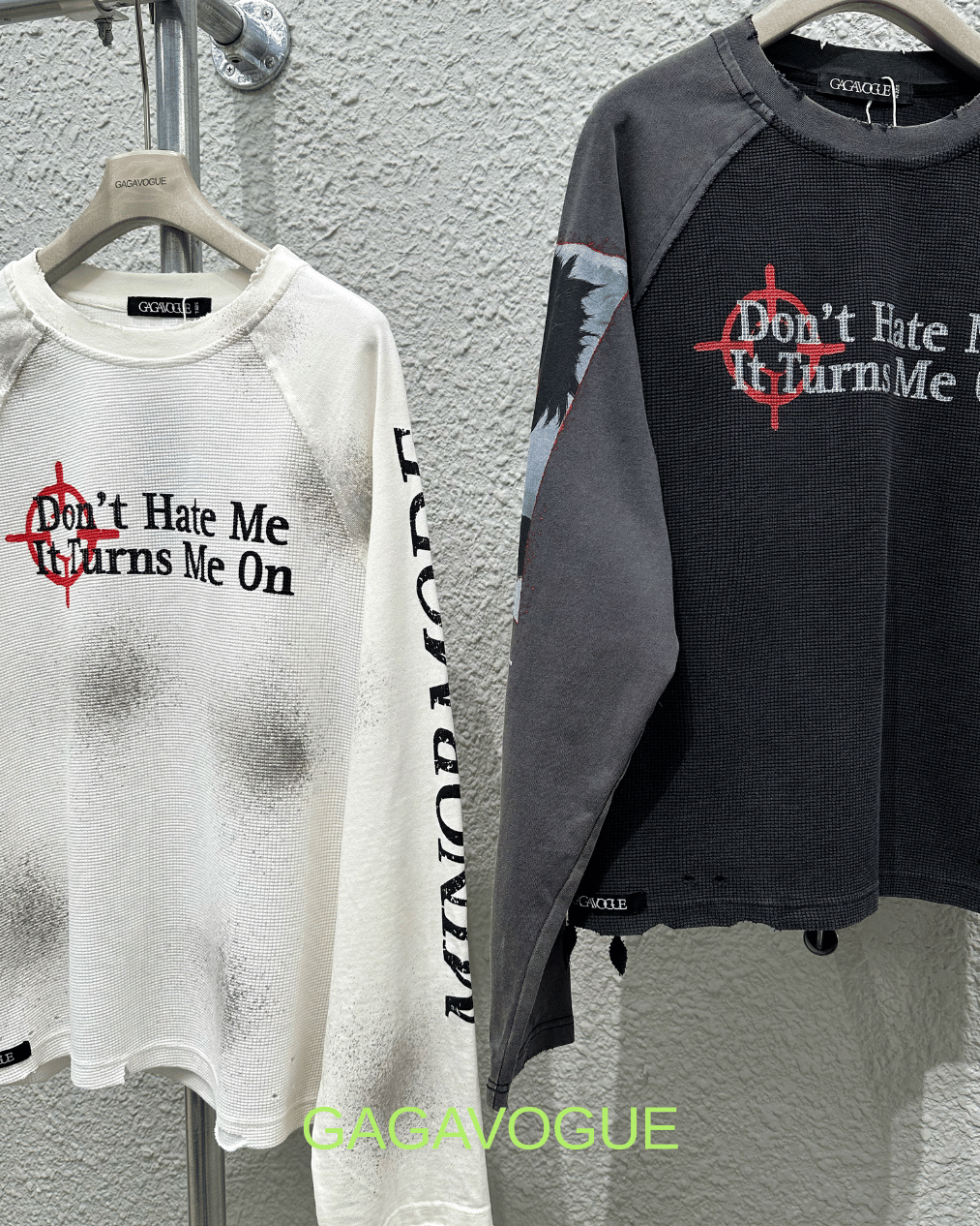GAGAVOGUE GRAPHIC PRINT CONTRAST PANEL RAGLAN LONG SLEEVE T-SHIRT