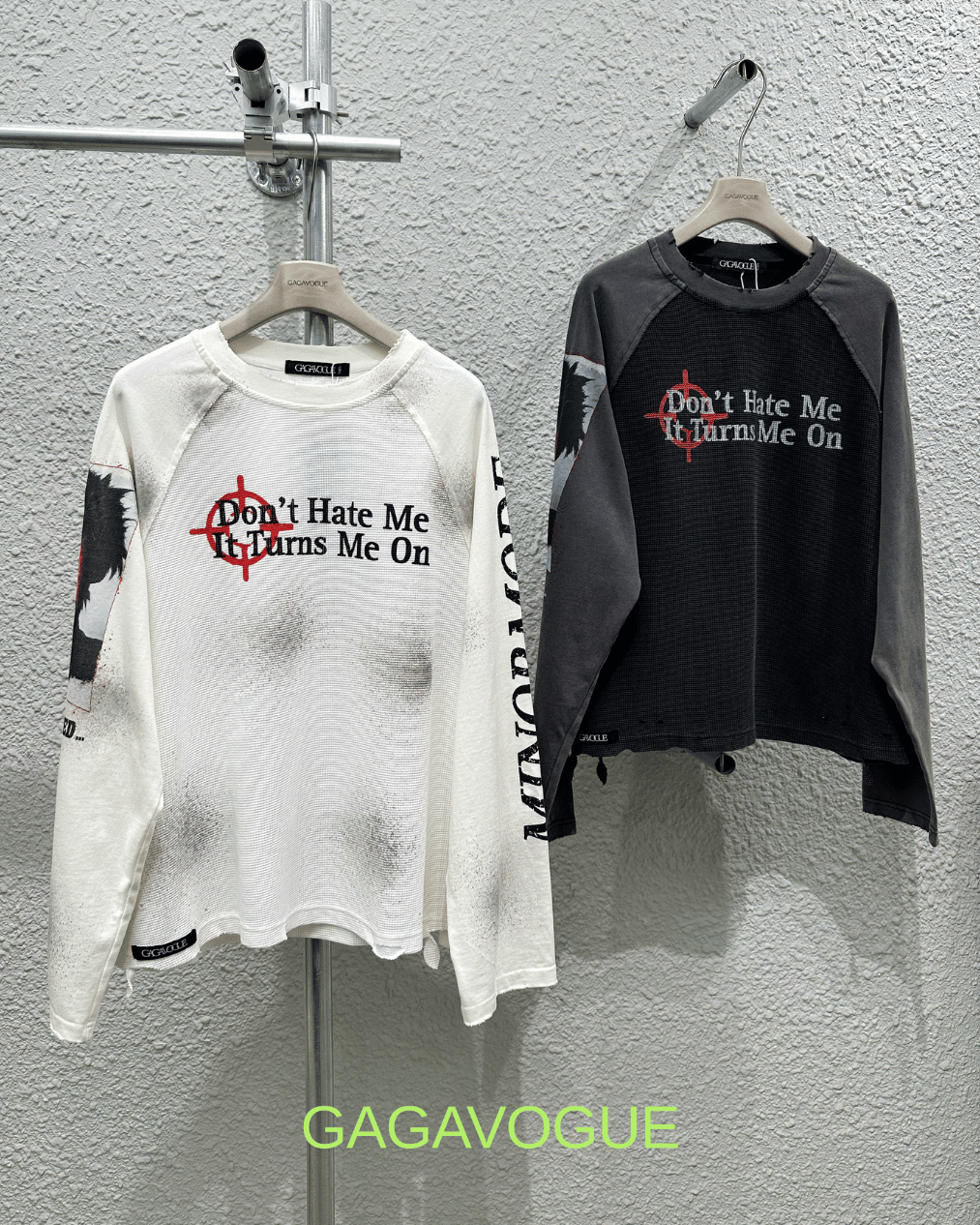 GAGAVOGUE GRAPHIC PRINT CONTRAST PANEL RAGLAN LONG SLEEVE T-SHIRT