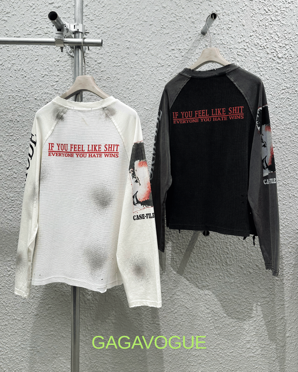 GAGAVOGUE GRAPHIC PRINT CONTRAST PANEL RAGLAN LONG SLEEVE T-SHIRT