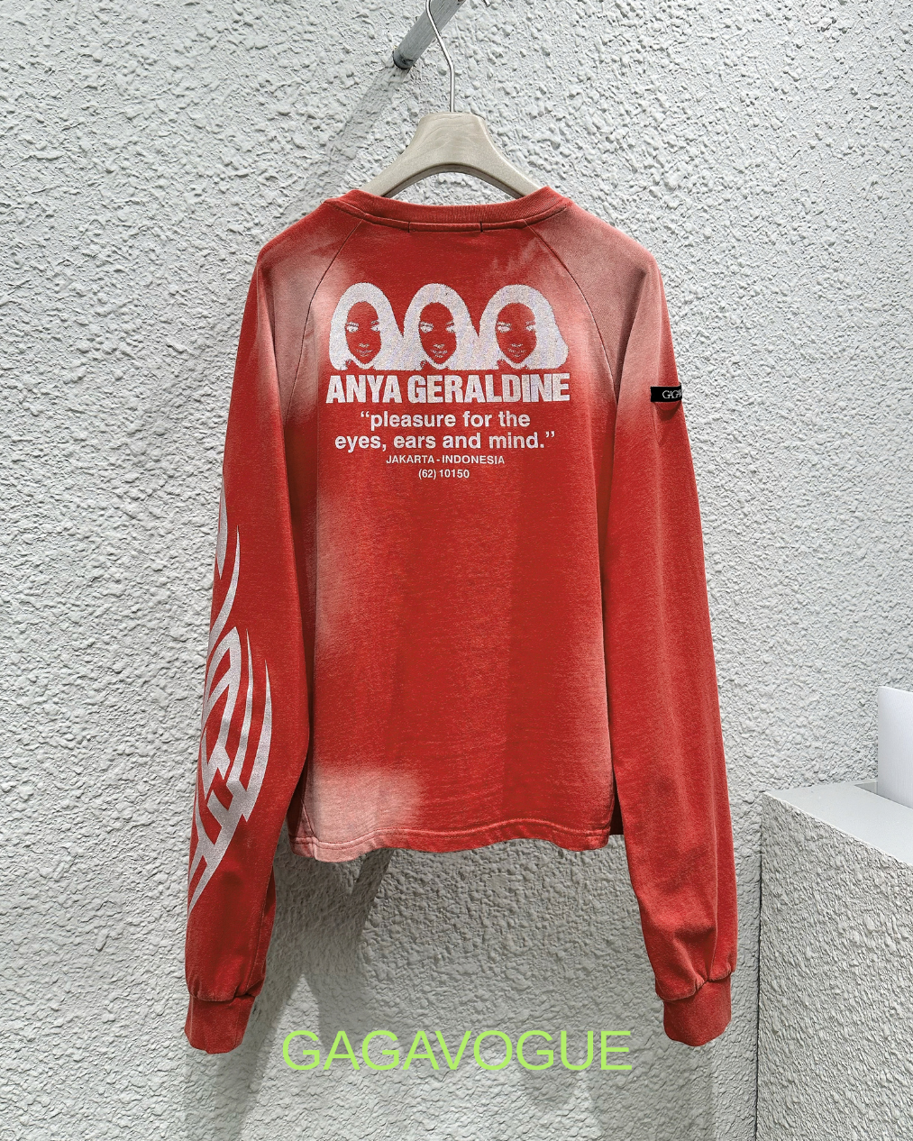 GAGAVOGUE RED VINTAGE ART GRAPHIC RAGLAN LONG SLEEVE T-SHIRT