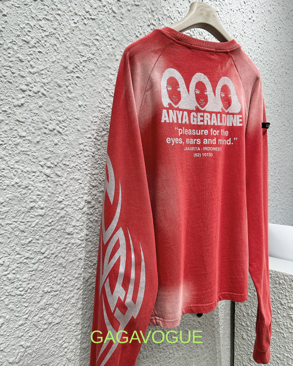 GAGAVOGUE RED VINTAGE ART GRAPHIC RAGLAN LONG SLEEVE T-SHIRT