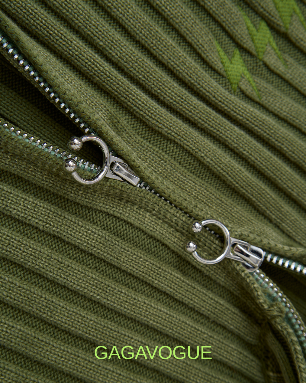 GAGAVOGUE RIBBED OLIVE ZIP-UP HIGH NECK KNIT TOP