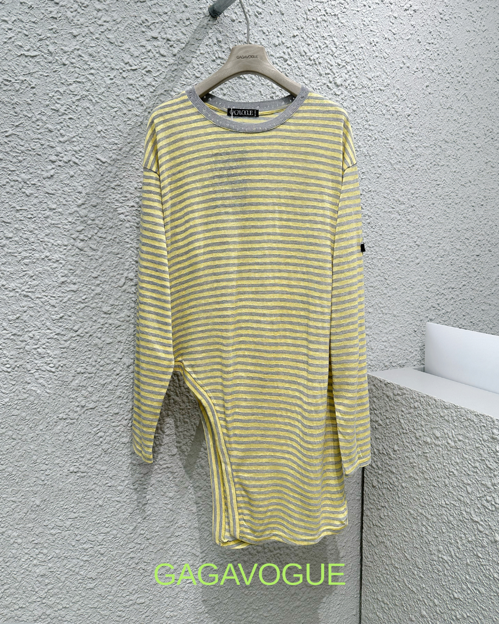 GAGAVOGUE ASYMMETRIC HEM STRIPED LONG SLEEVE T-SHIRT