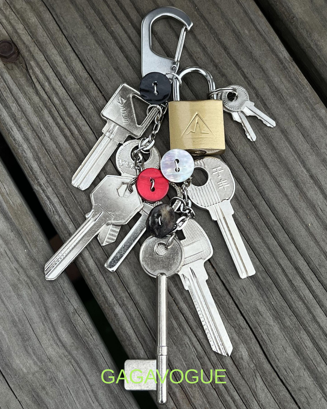 GAGAVOGUE VINTAGE KEY KEYCHAIN