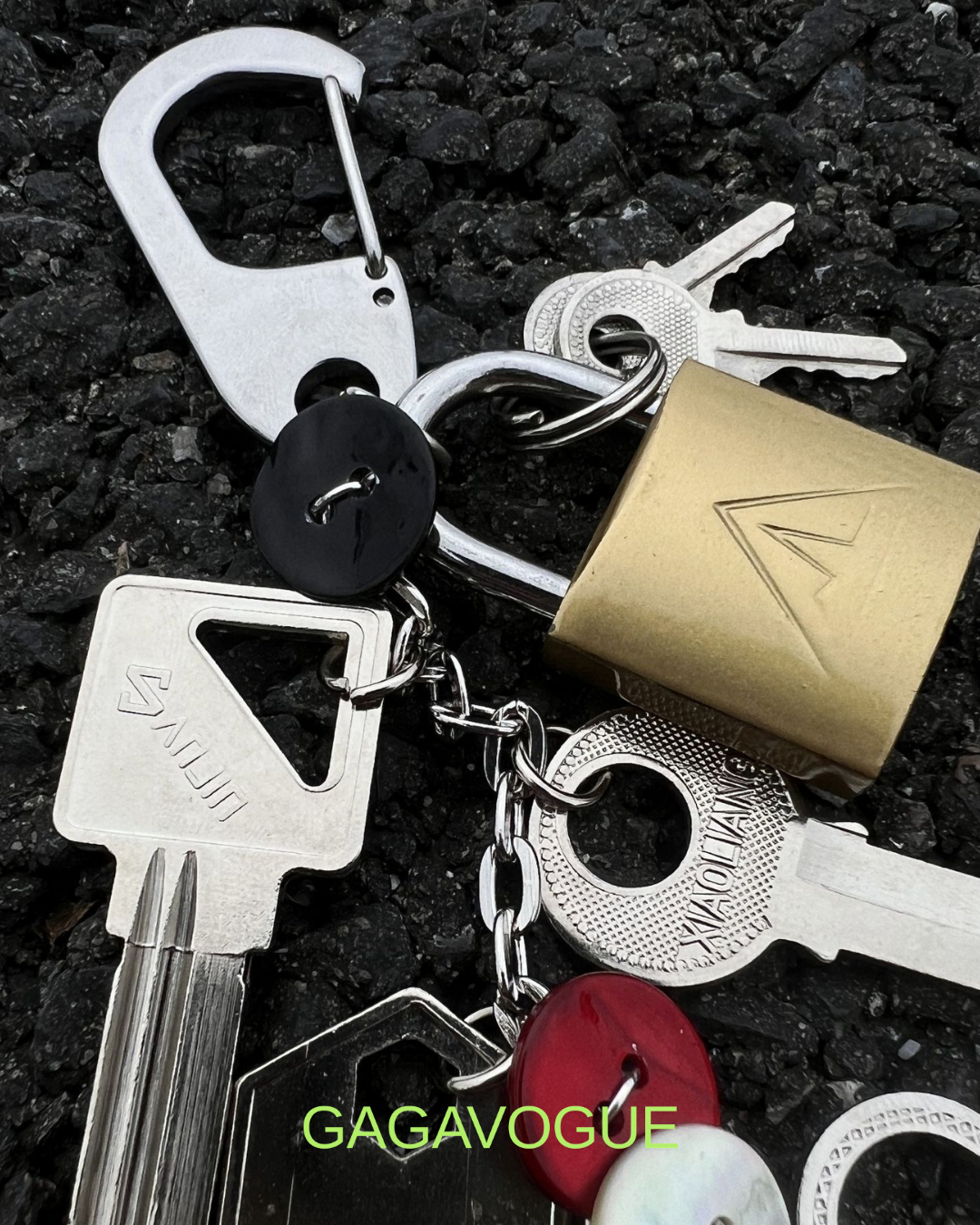 GAGAVOGUE VINTAGE KEY KEYCHAIN