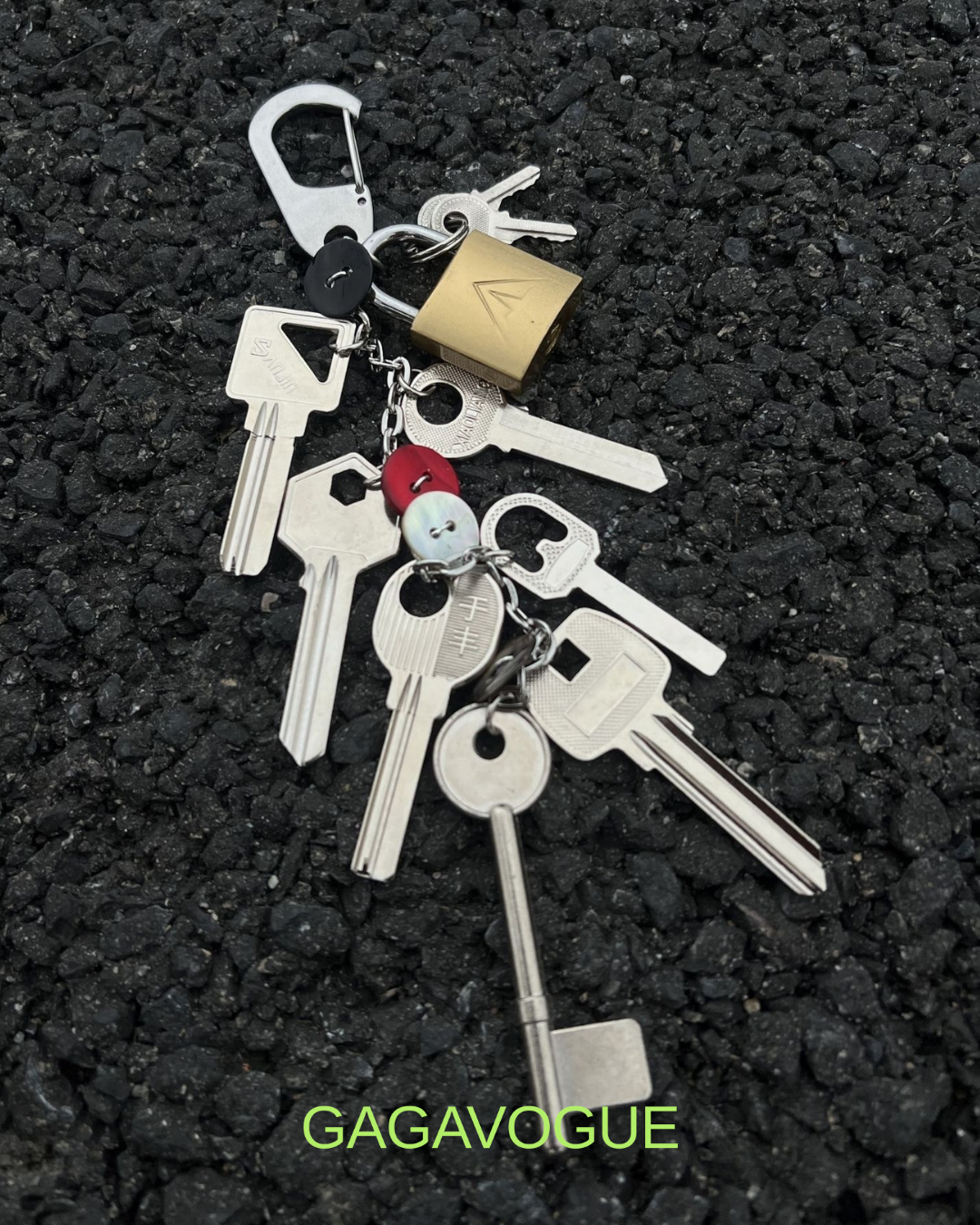 GAGAVOGUE VINTAGE KEY KEYCHAIN