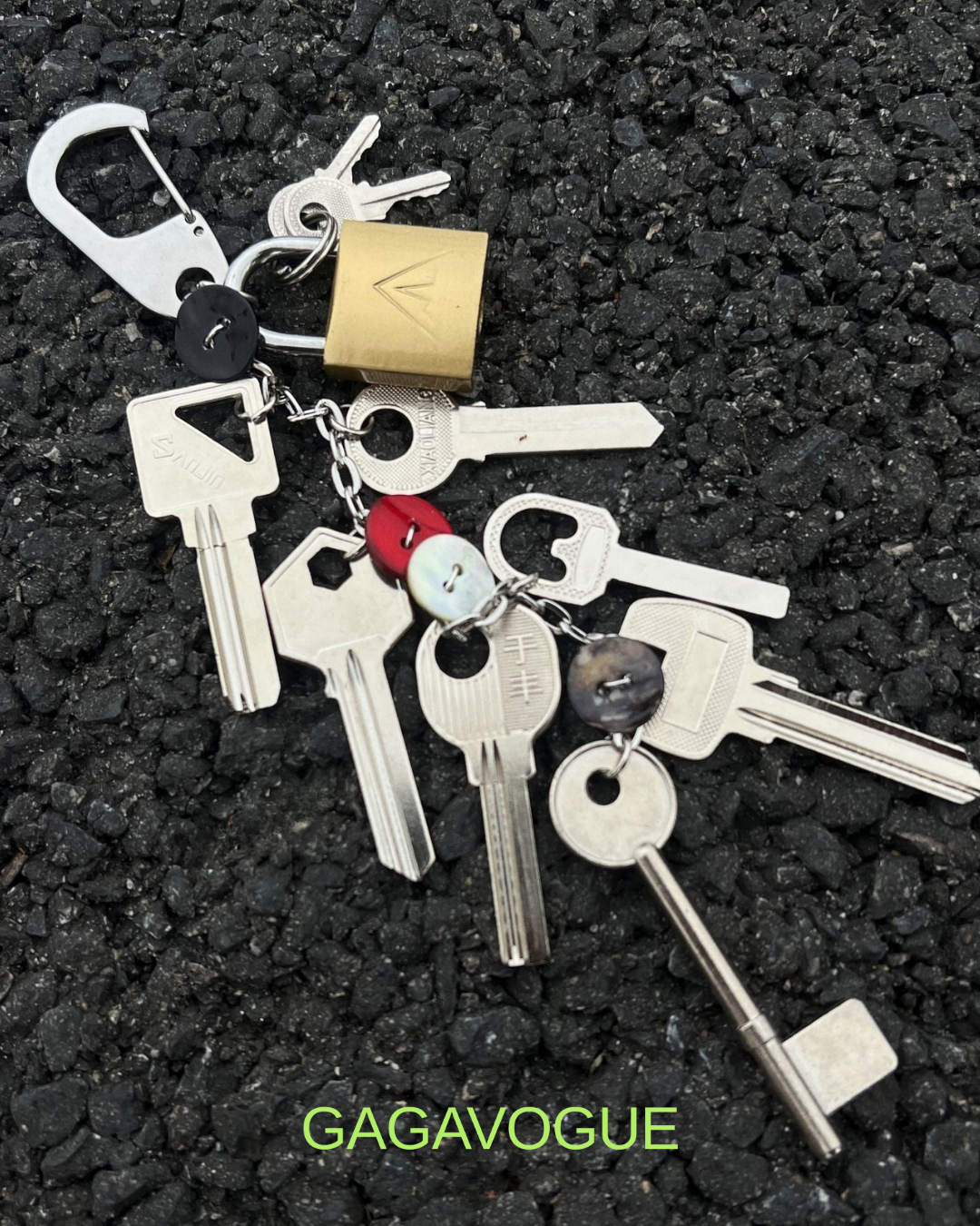 GAGAVOGUE VINTAGE KEY KEYCHAIN