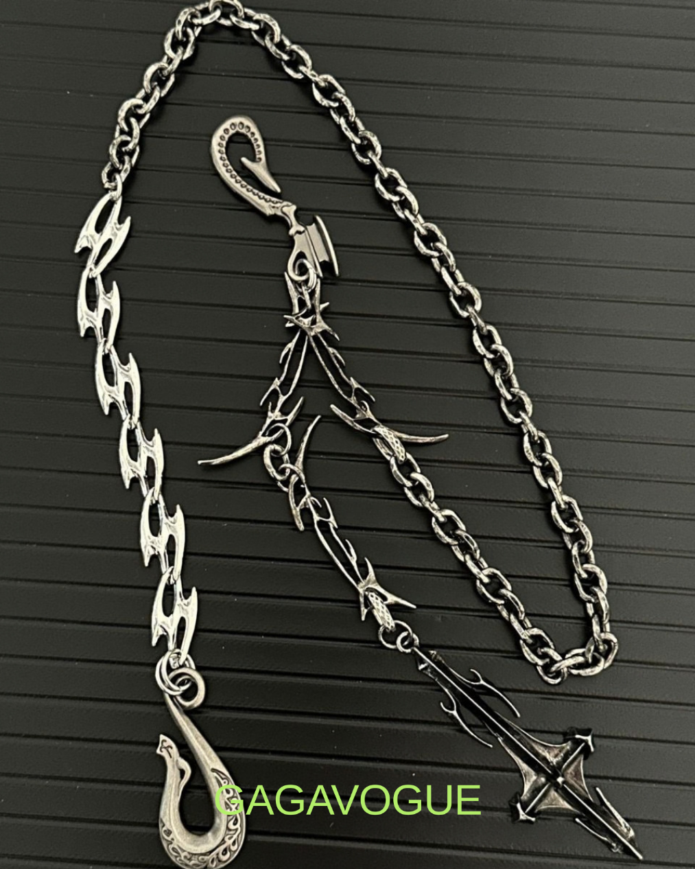GAGAVOGUE SILVER SPIKE CROSS DETAILED WALLET CHAIN