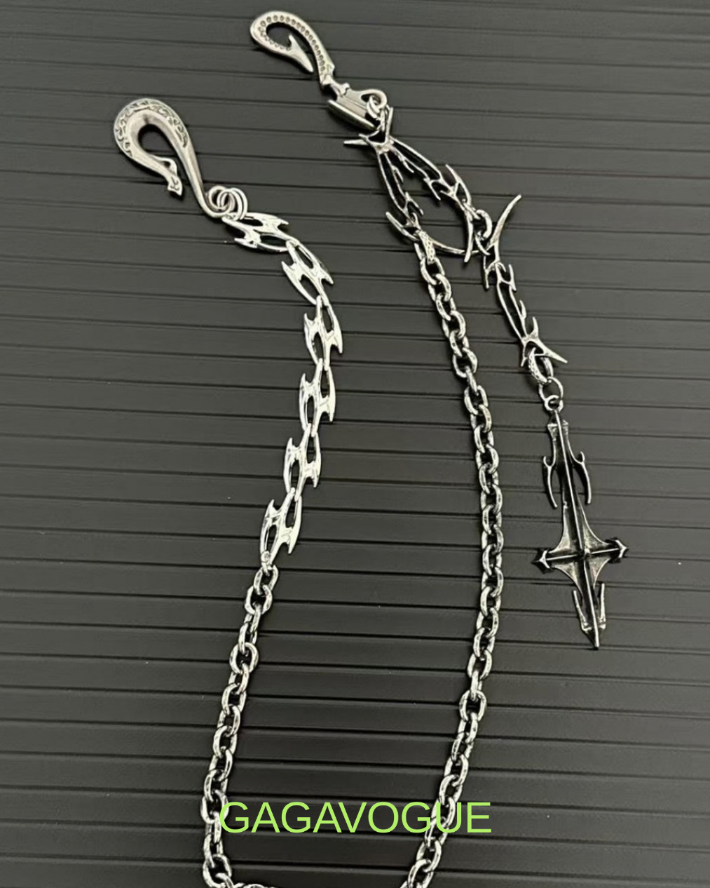GAGAVOGUE SILVER SPIKE CROSS DETAILED WALLET CHAIN