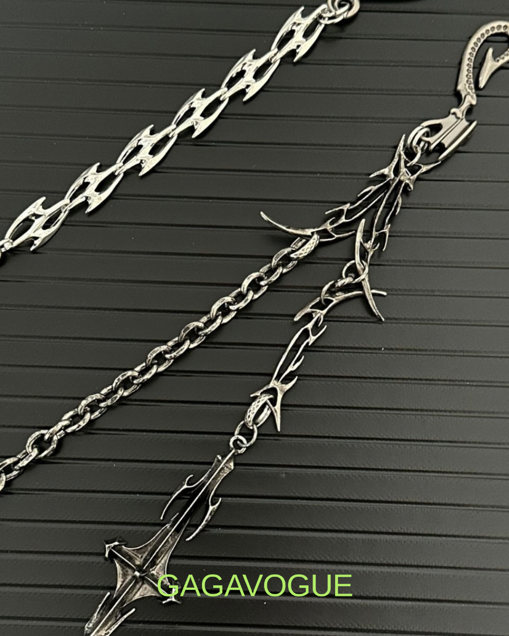GAGAVOGUE SILVER SPIKE CROSS DETAILED WALLET CHAIN