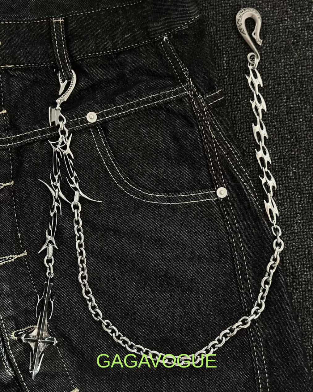 GAGAVOGUE SILVER SPIKE CROSS DETAILED WALLET CHAIN