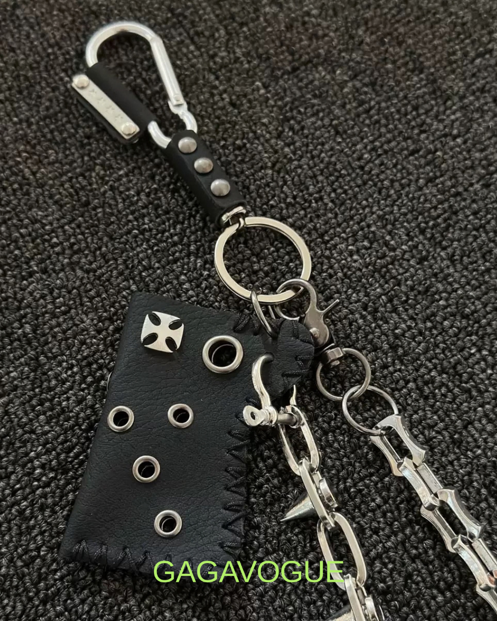 GAGAVOGUE SILVER CROSS PENDANT LEATHER DETAIL WALLET CHAIN