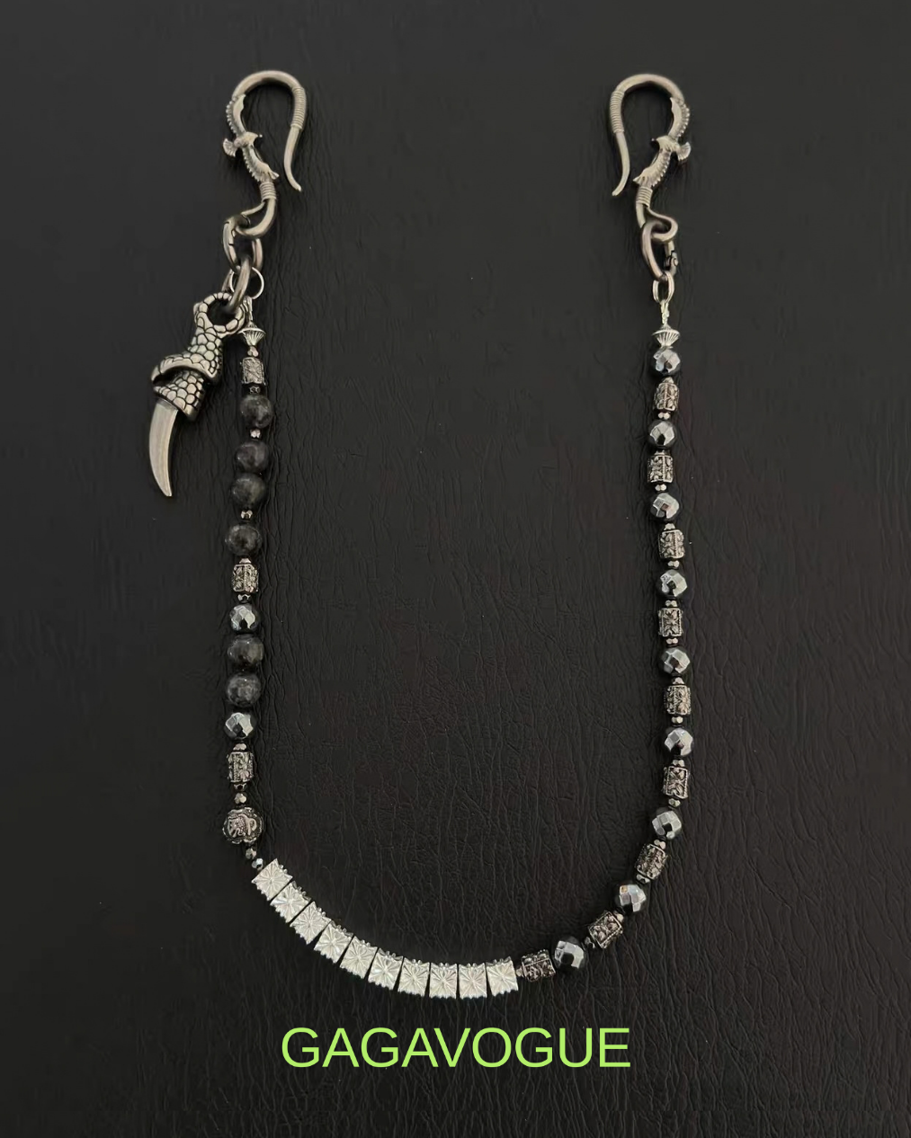 GAGAVOGUE BLACK STONE BEADED CLAW PENDANT WALLET CHAIN