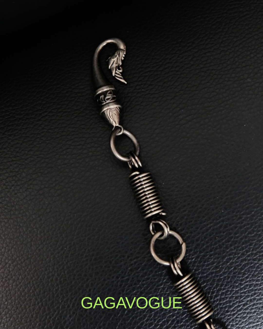 GAGAVOGUE SPRING LINK FANG CHARM WALLET CHAIN