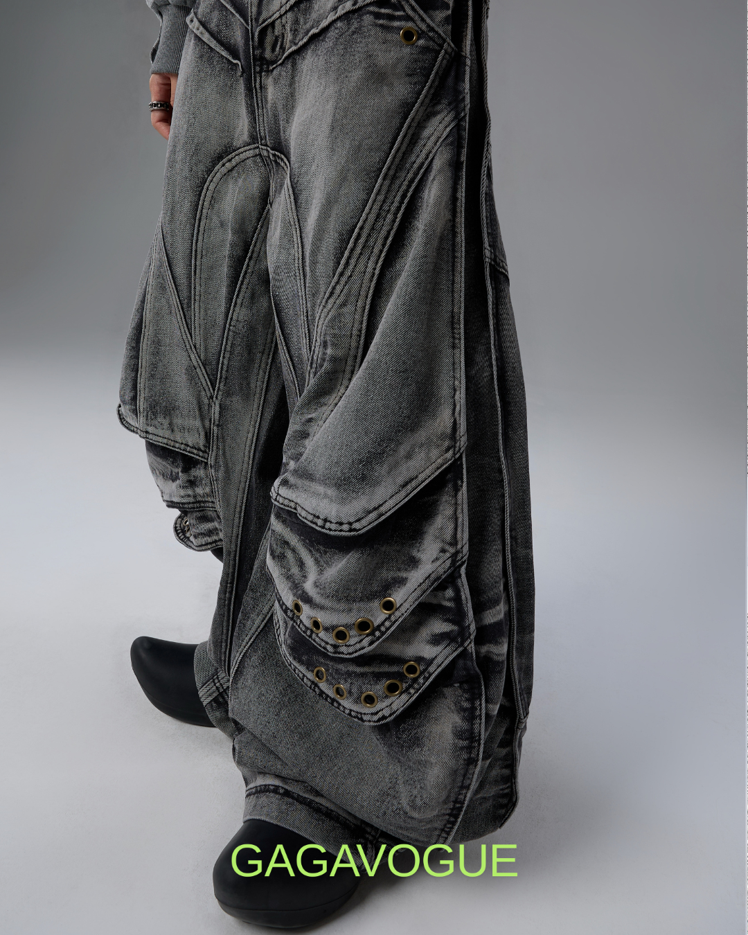 GAGAVOGUE MULTI POCKET DISTRESSED WIDE LEG PANTS