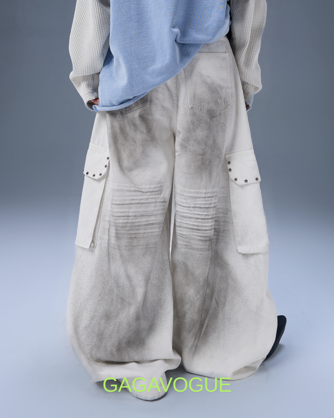 GAGAVOGUE STAR STUDDED MULTI-POCKET WIDE-LEG CARGO PANTS