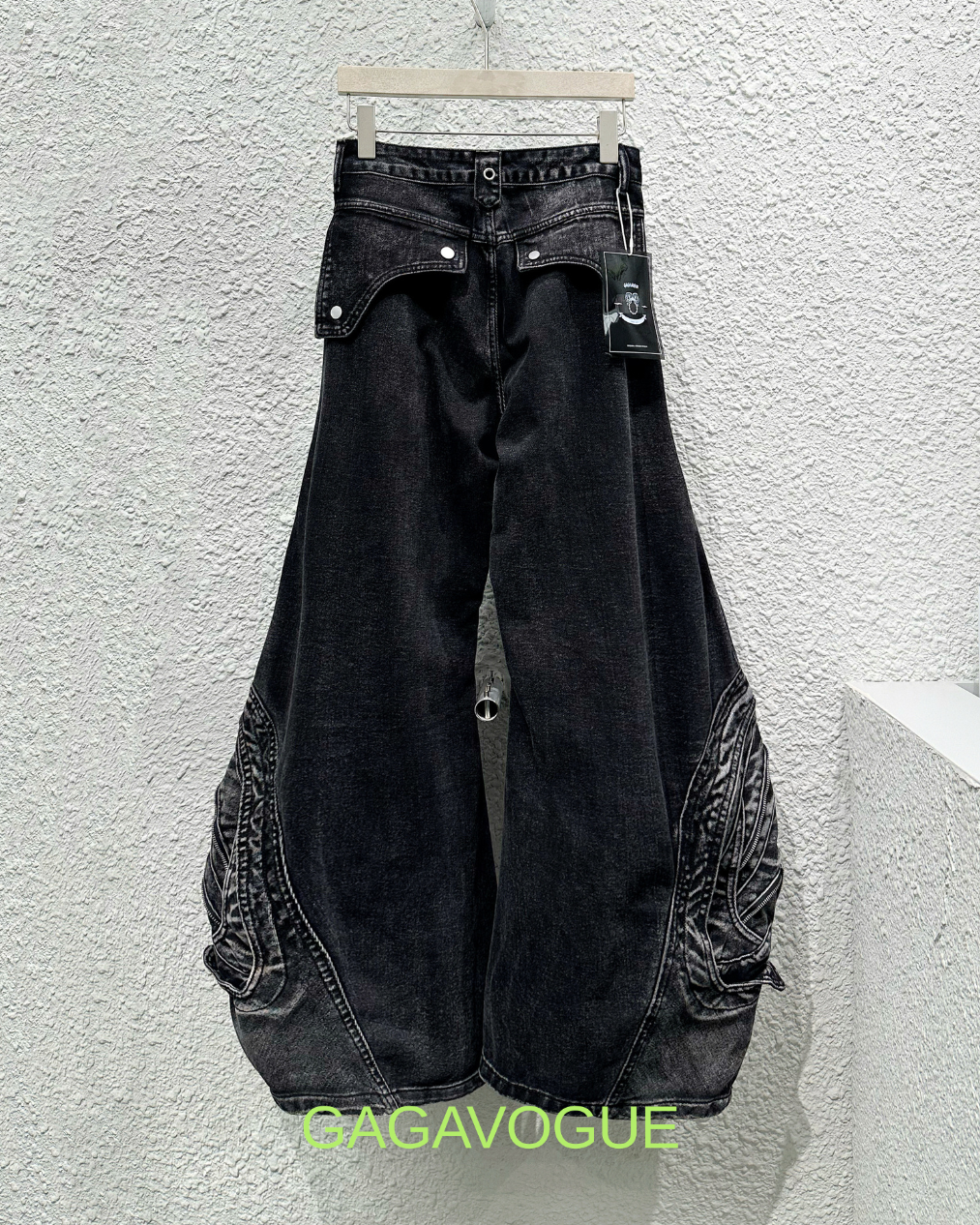 GAGAVOGUE CURVED PANEL MULTI-POCKET WIDE-LEG JEANS