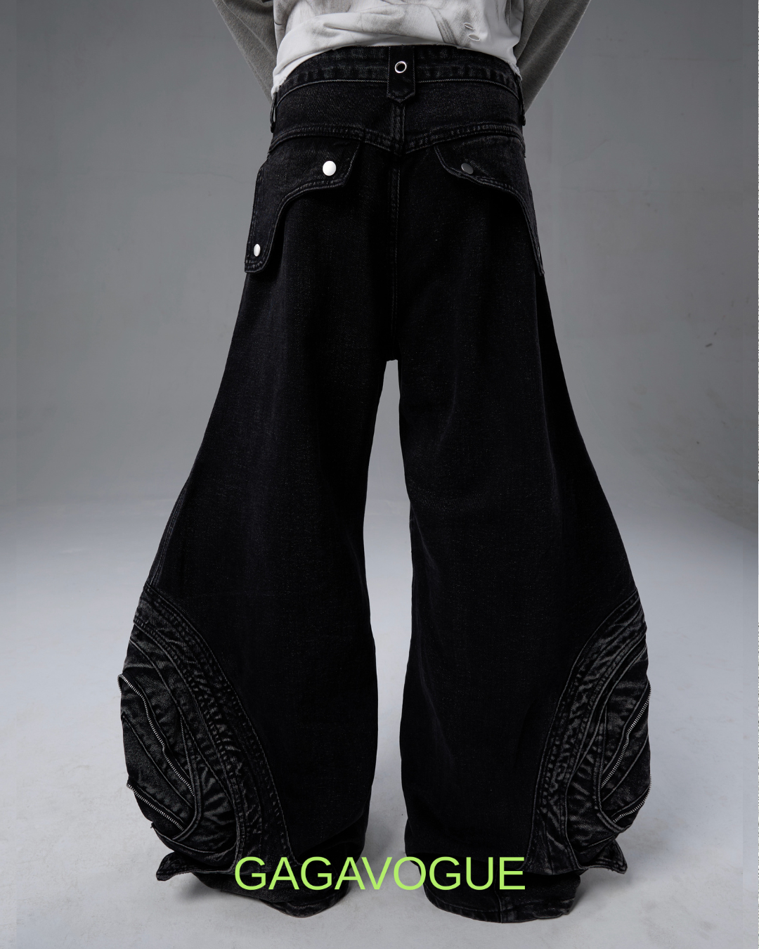 GAGAVOGUE CURVED PANEL MULTI-POCKET WIDE-LEG JEANS