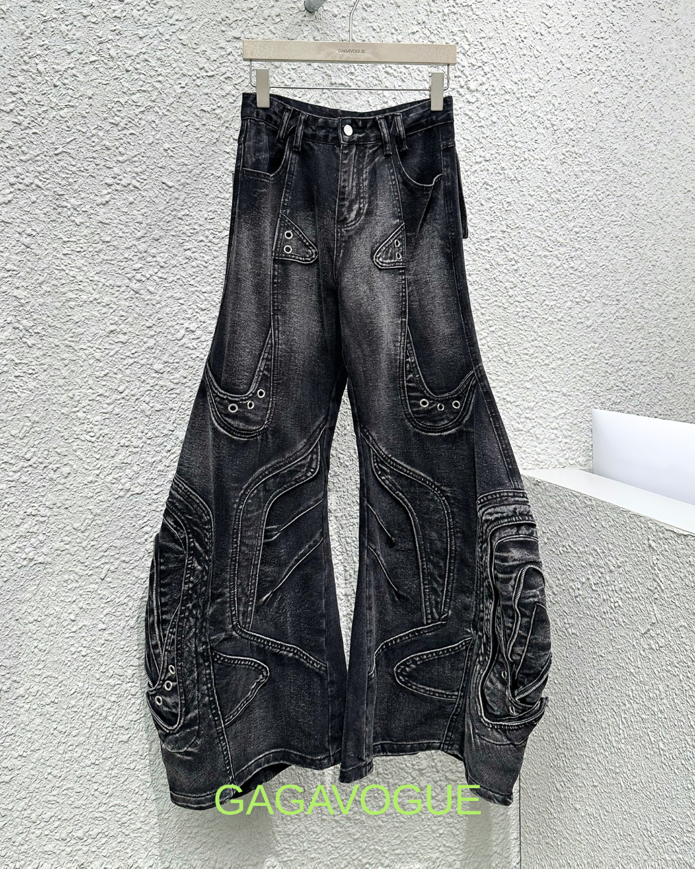 GAGAVOGUE CURVED PANEL MULTI-POCKET WIDE-LEG JEANS