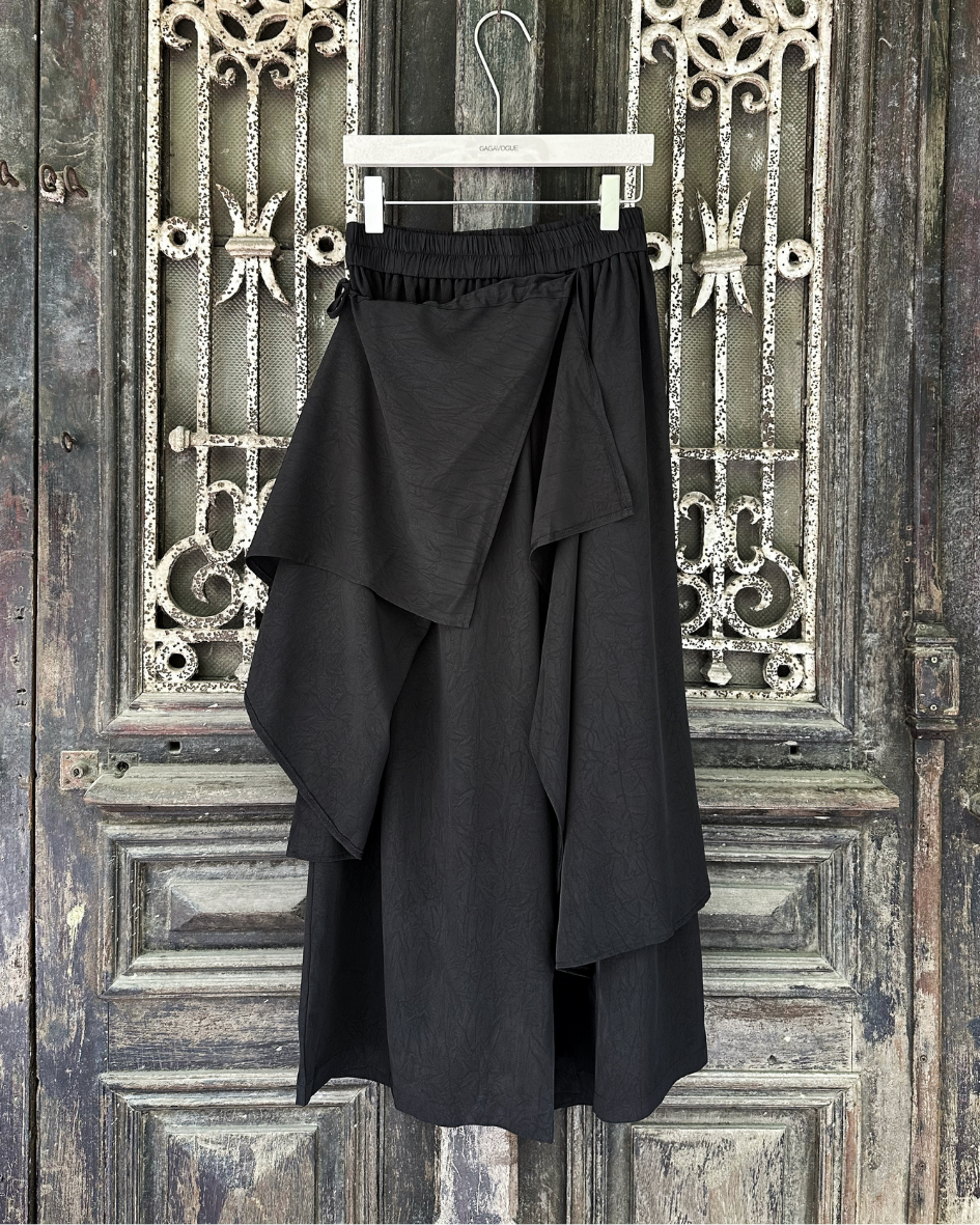 GAGAVOGUE BLACK ASYMMETRIC DRAPED LAYERED WIDE-LEG PANTS