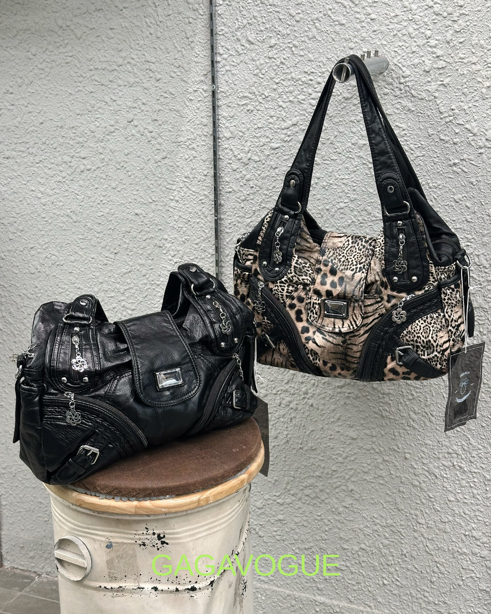 GAGAVOGUE VINTAGE MULTI POCKET SHOULDER BAG
