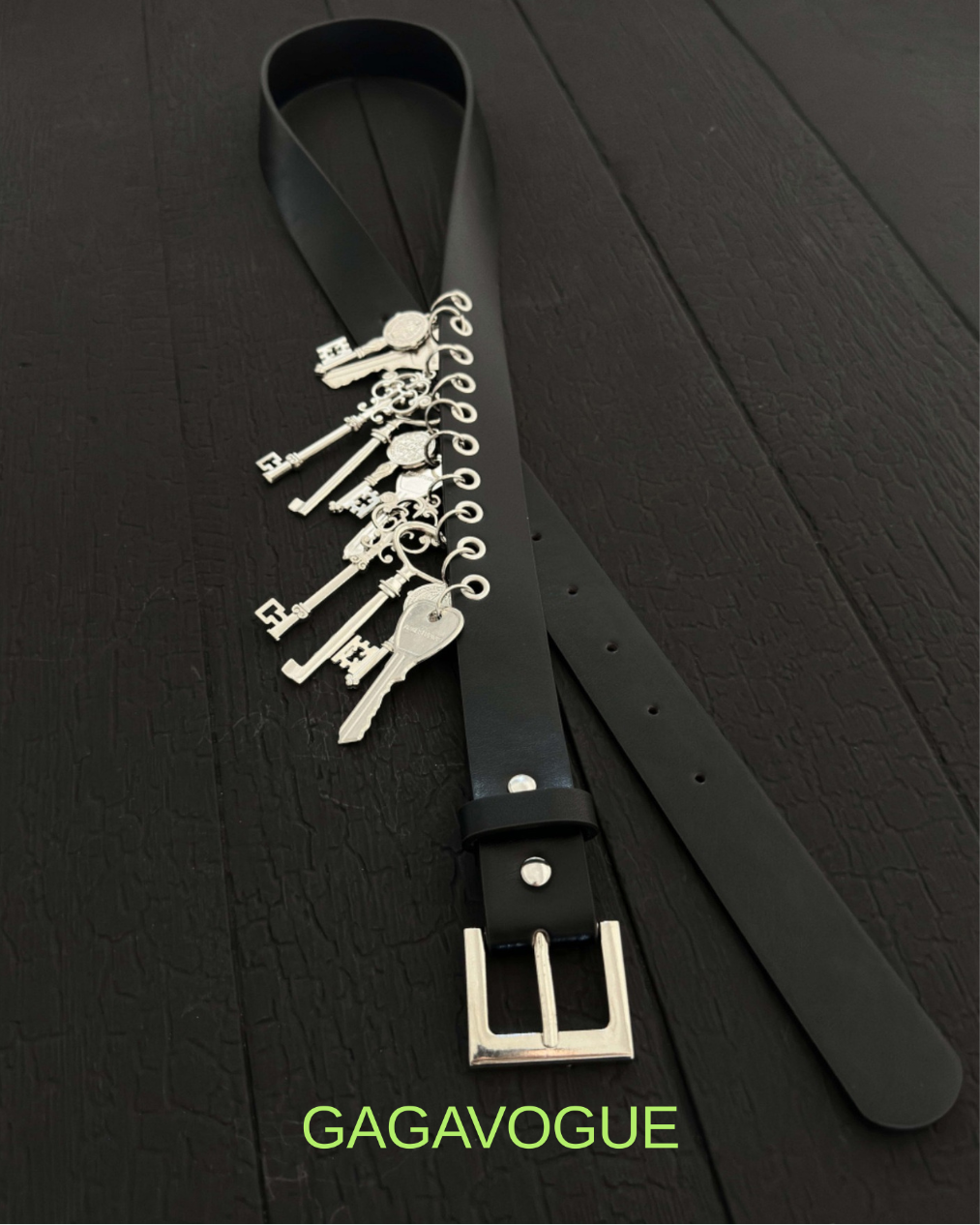 GAGAVOGUE VINTAGE KEY CHARM LEATHER BELT