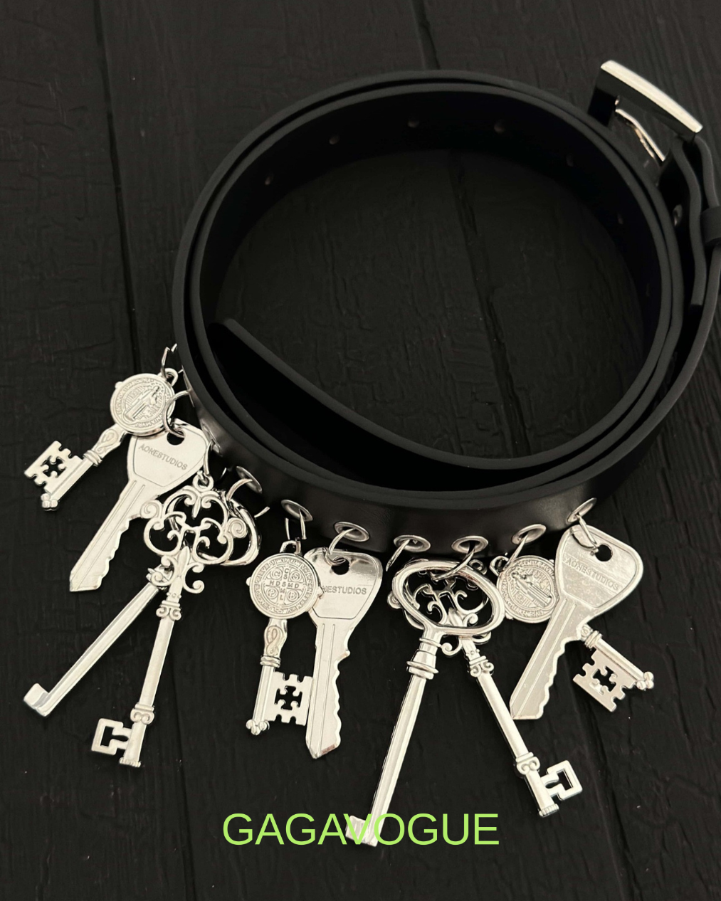 GAGAVOGUE VINTAGE KEY CHARM LEATHER BELT