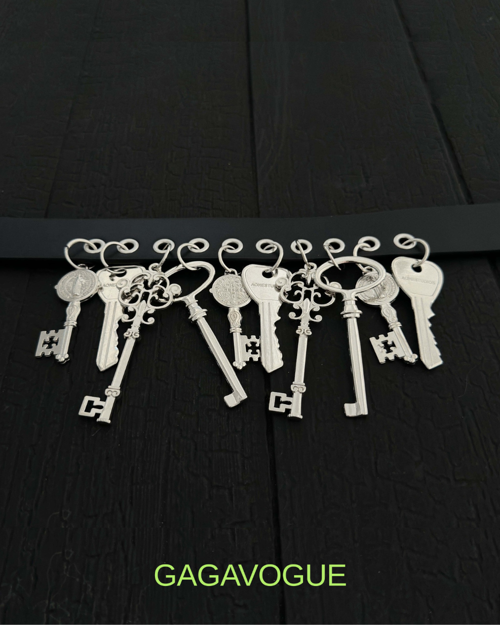 GAGAVOGUE VINTAGE KEY CHARM LEATHER BELT
