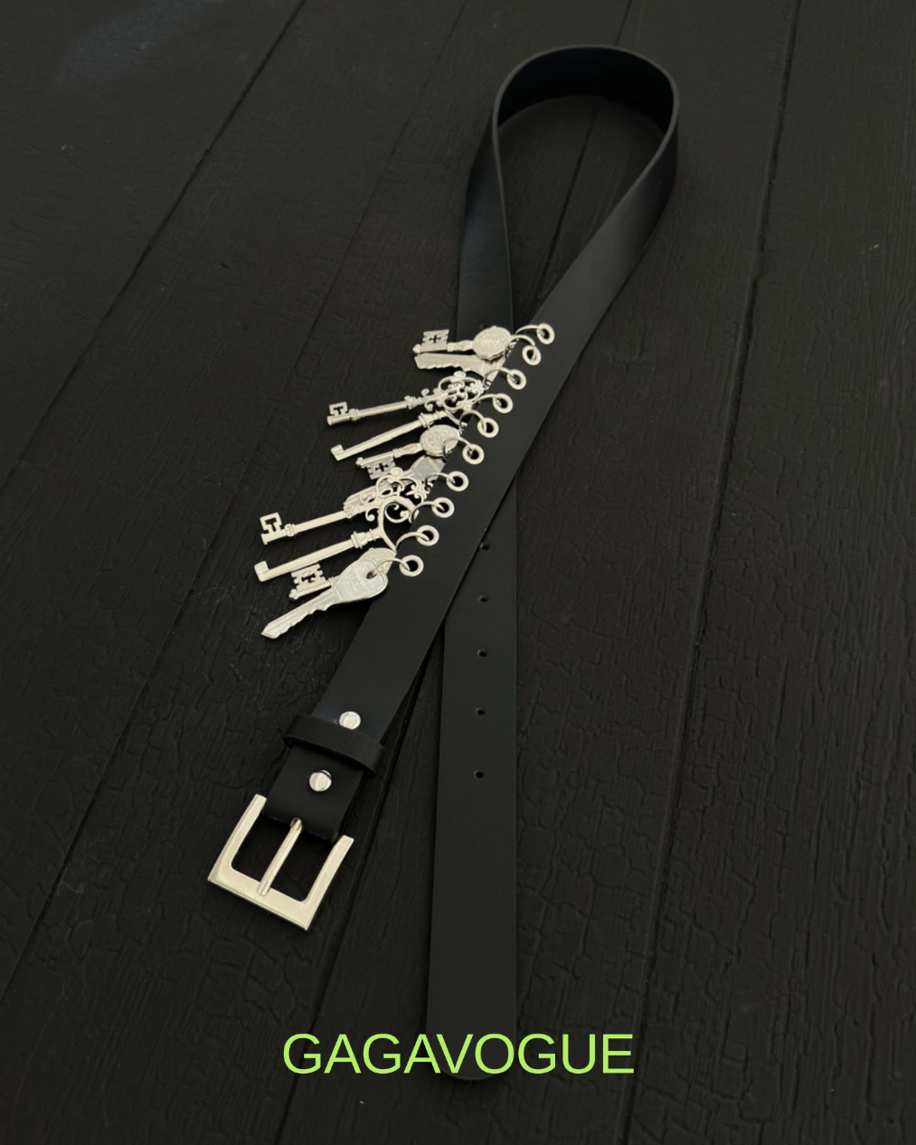 GAGAVOGUE VINTAGE KEY CHARM LEATHER BELT