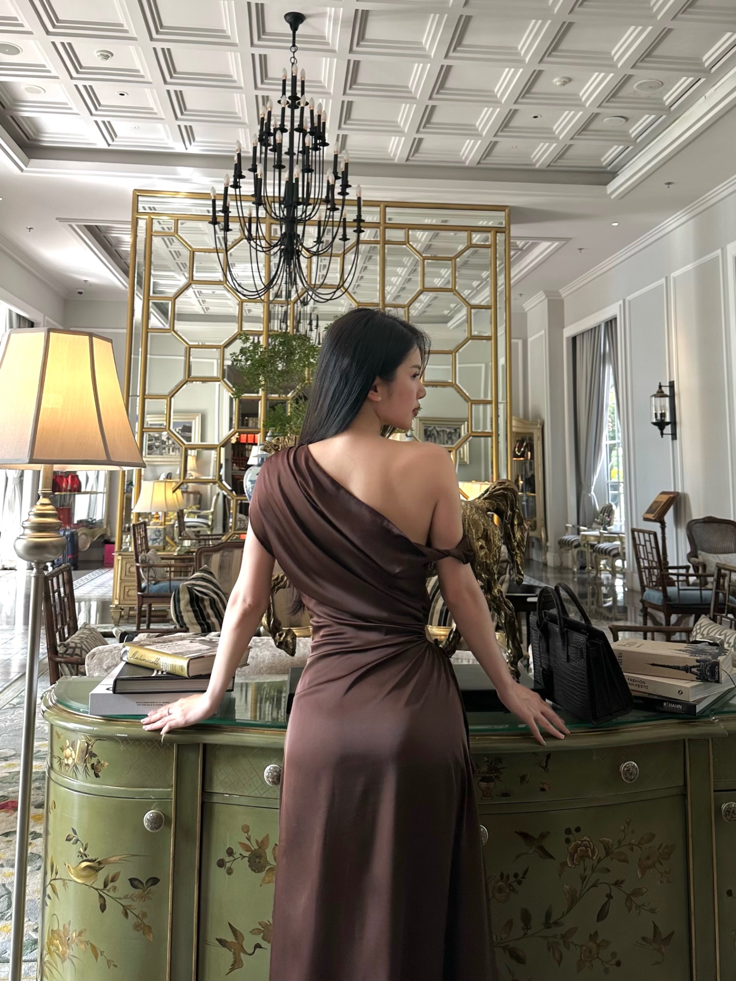 Đầm lụa lệch vai có dây rút eo Hera