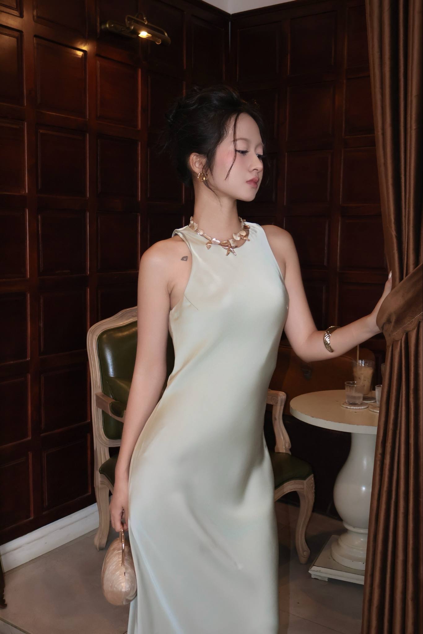 Đầm lụa cổ tròn khoét nách dáng Anie