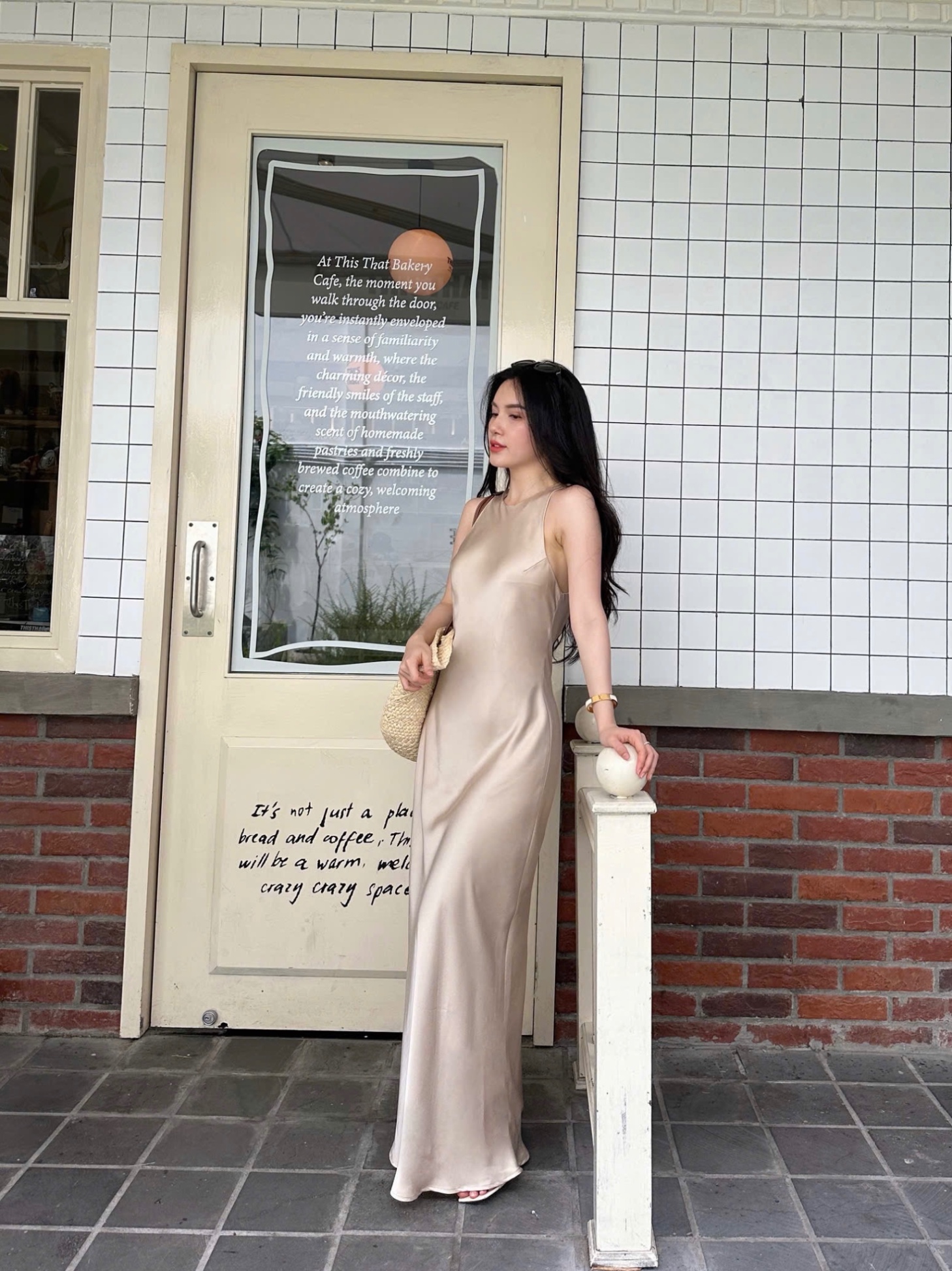 Đầm lụa cổ tròn khoét nách dáng Anie