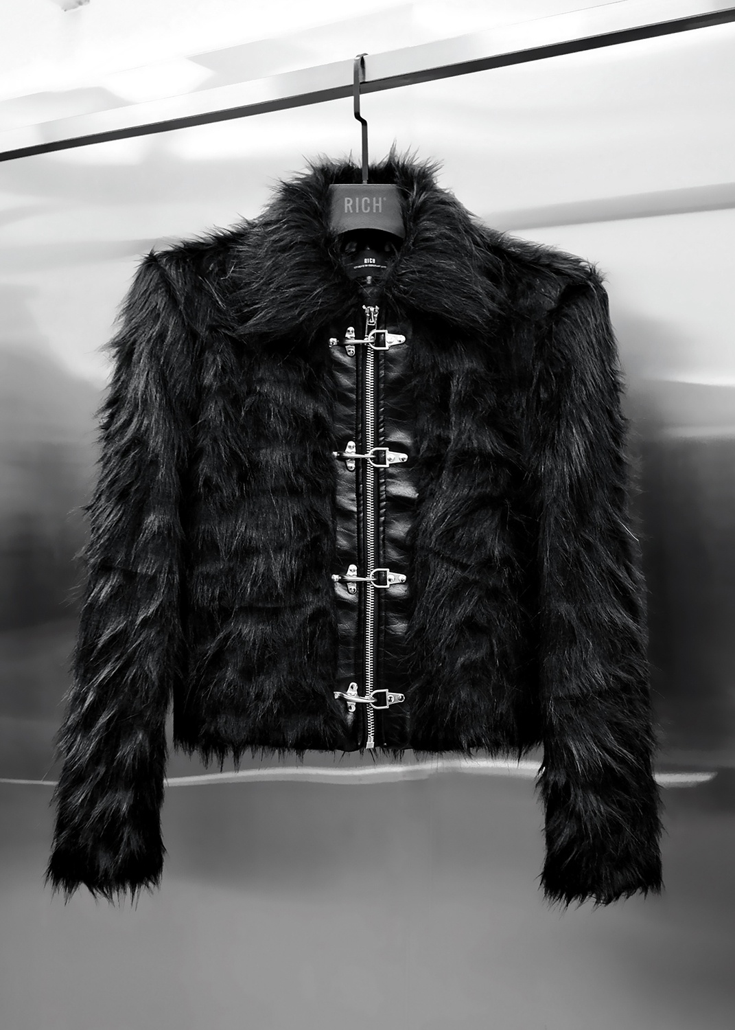 AK.093A Blvck Fur Crop Jacket