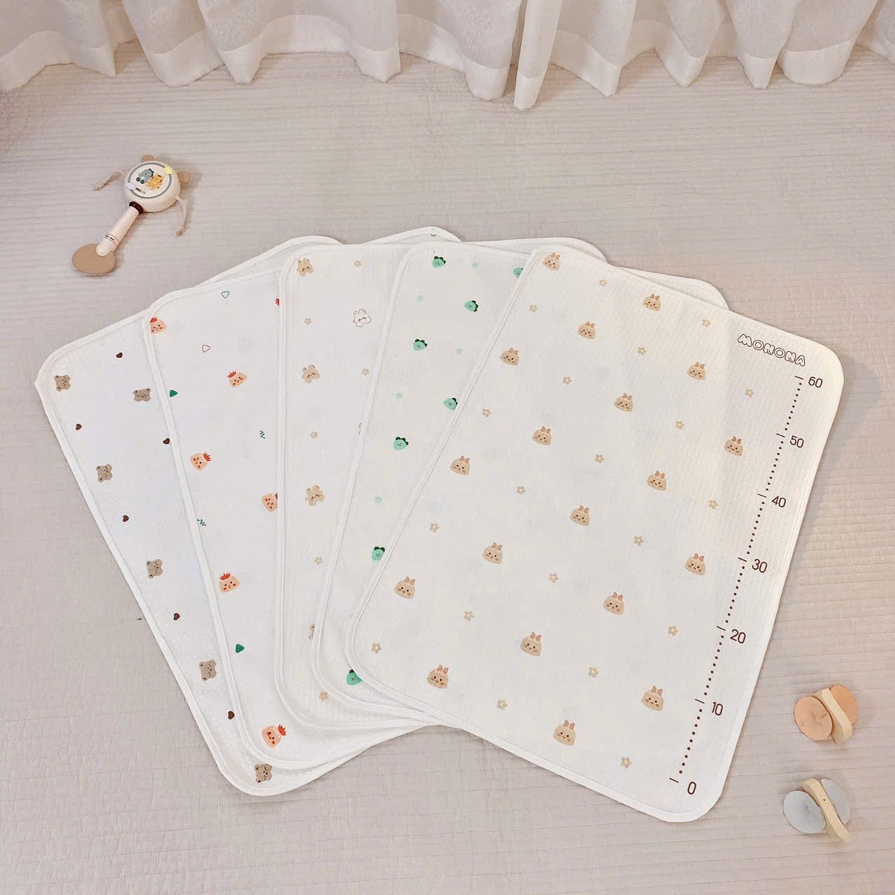 NEG - Tấm lót chống thấm họa tiết có thước đo KT 50x70cm MNN026.2