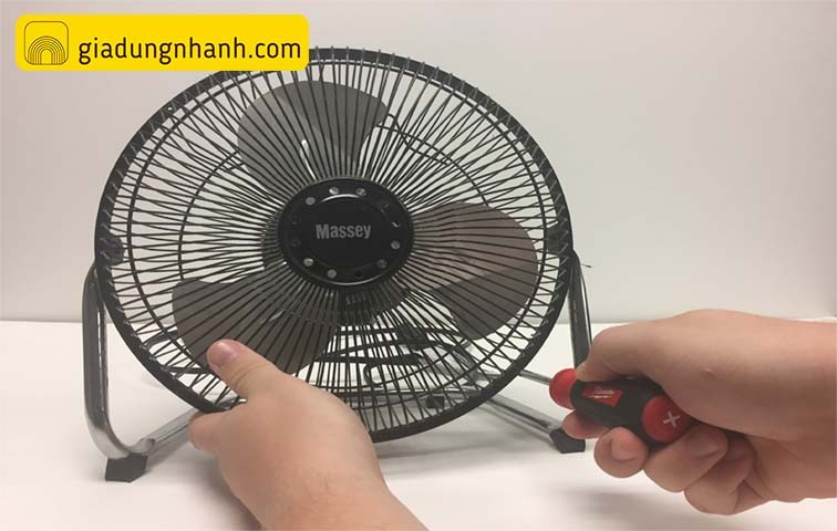 Cách Chăm Sóc Và Bảo Hành Quạt Tích Điện Giúp Gia Tăng Uy Tín Shop