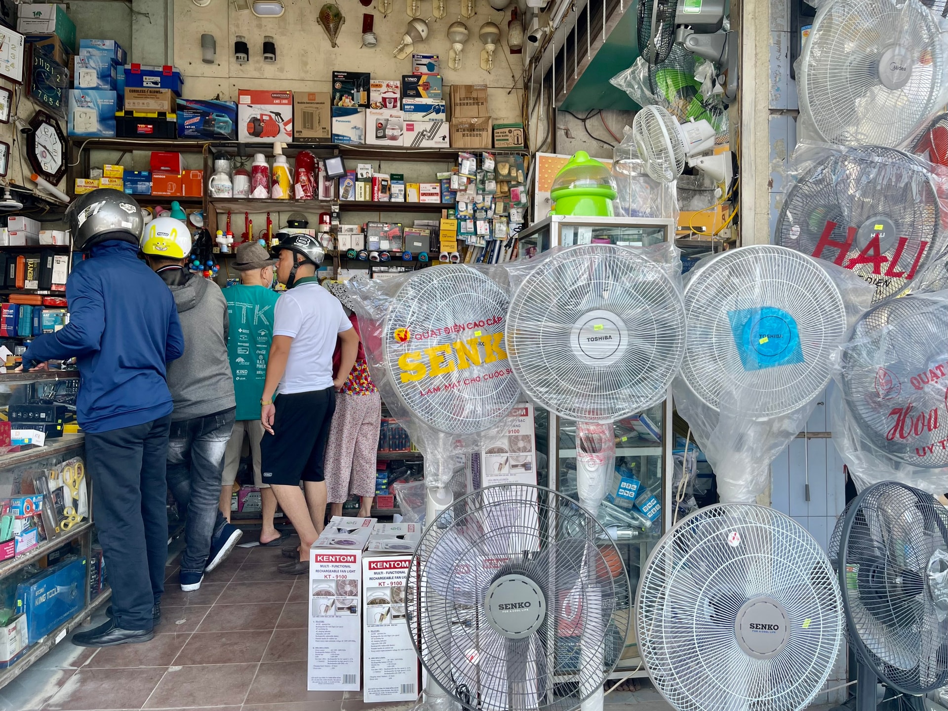 Thị trường kinh doanh đồ gia dụng trong những tháng hè