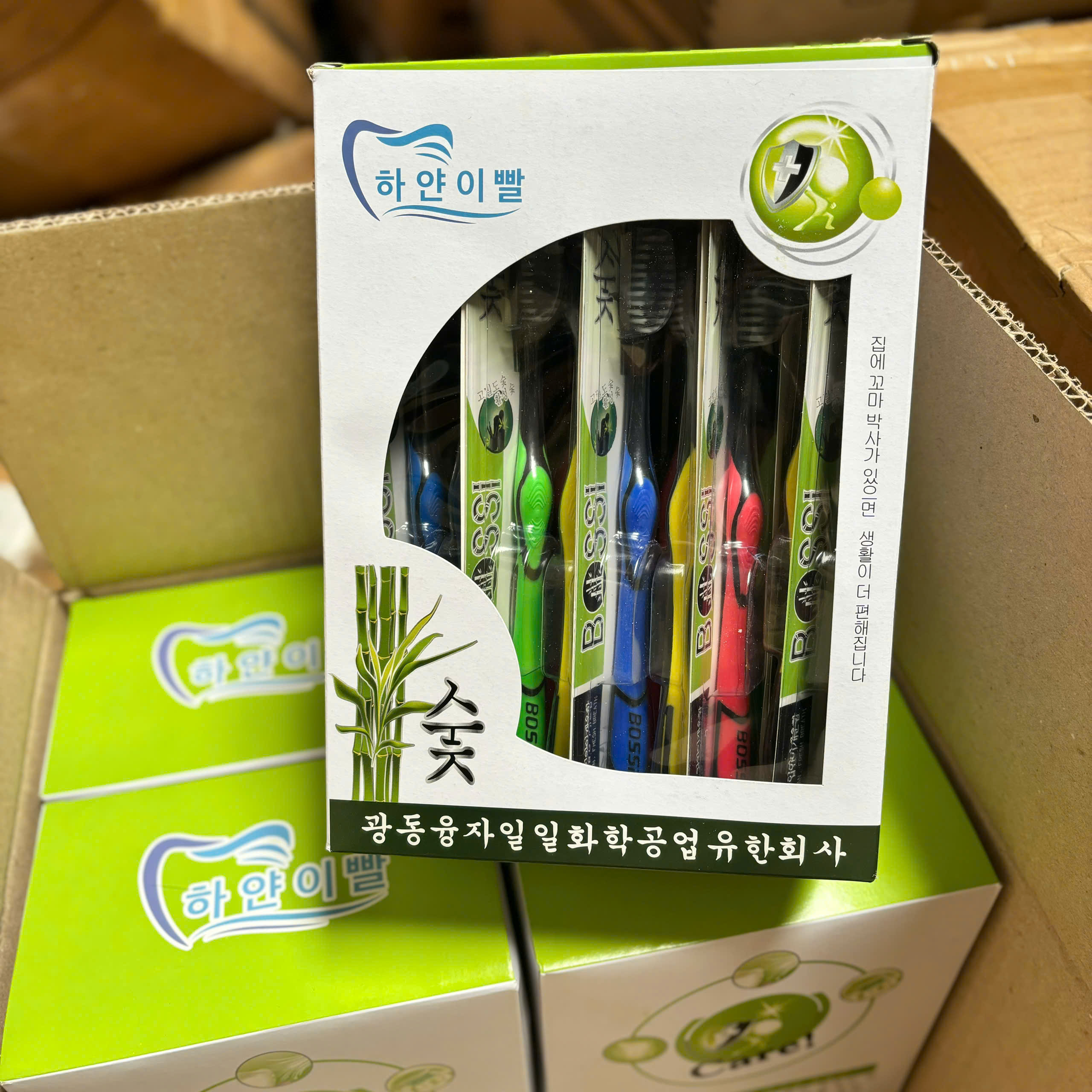 [10] Bàn Chải Đánh Răng BOSSI - Hộp 30 Cái