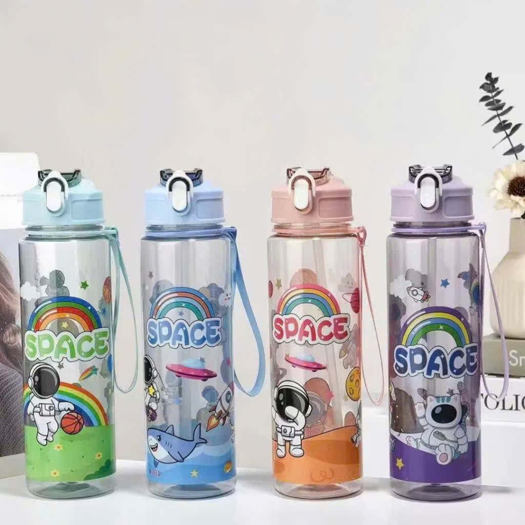 [100] Bình Nước Nhựa Phi Hành Gia Có Nắp Bật 750ml 036