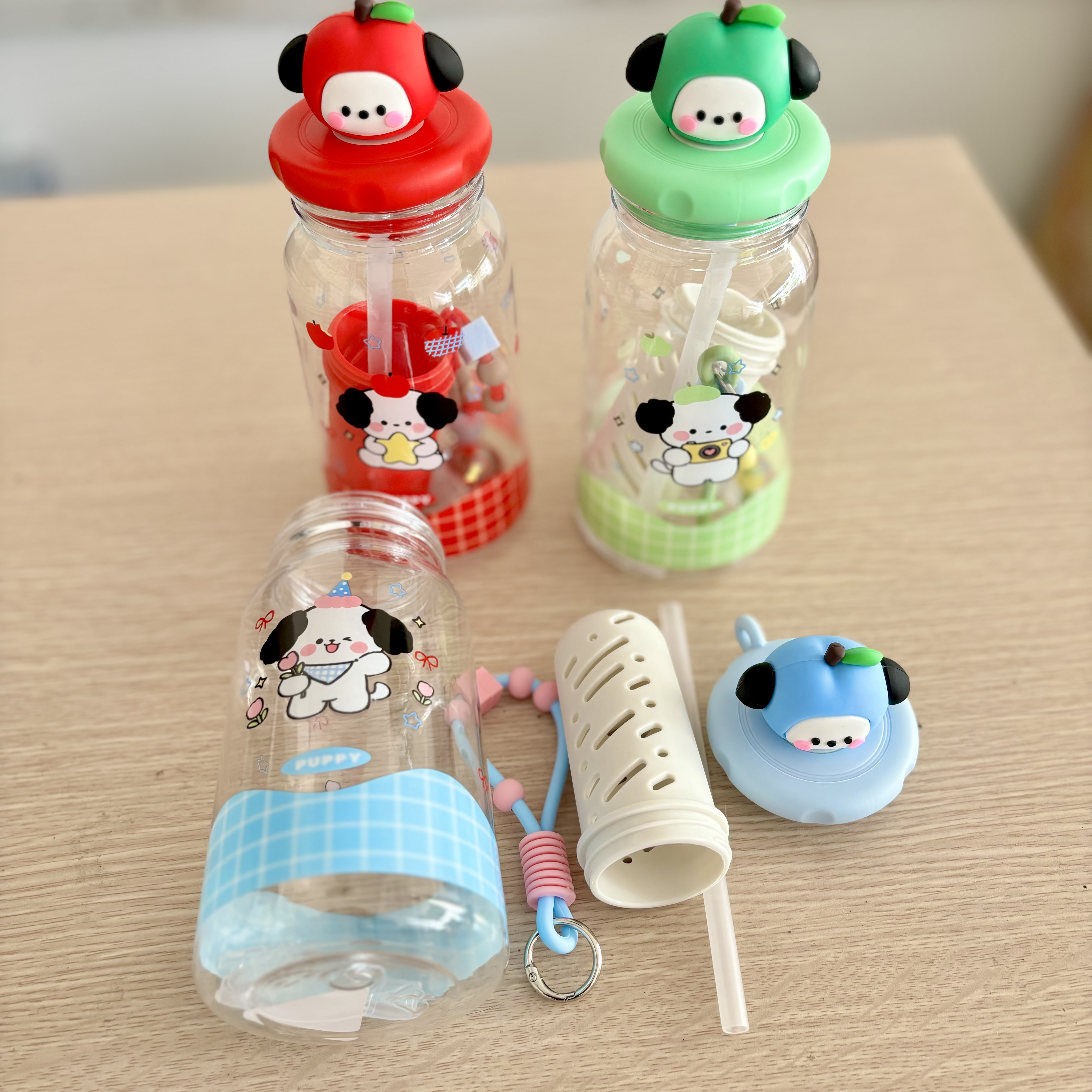 [100] Bình Nước Nhựa Có Dây Xách CHARM TÁO 500ml