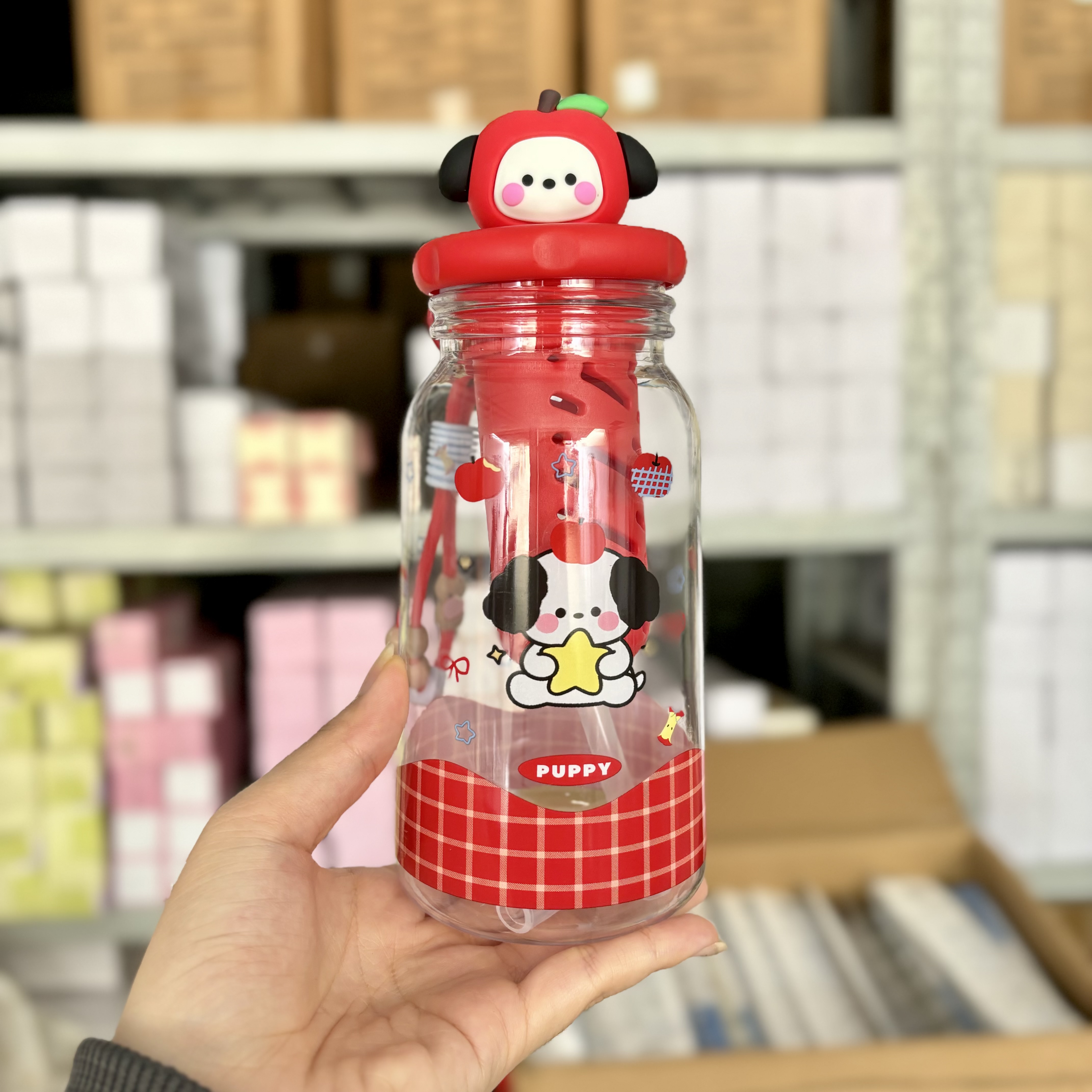 [100] Bình Nước Nhựa Có Dây Xách CHARM TÁO 500ml
