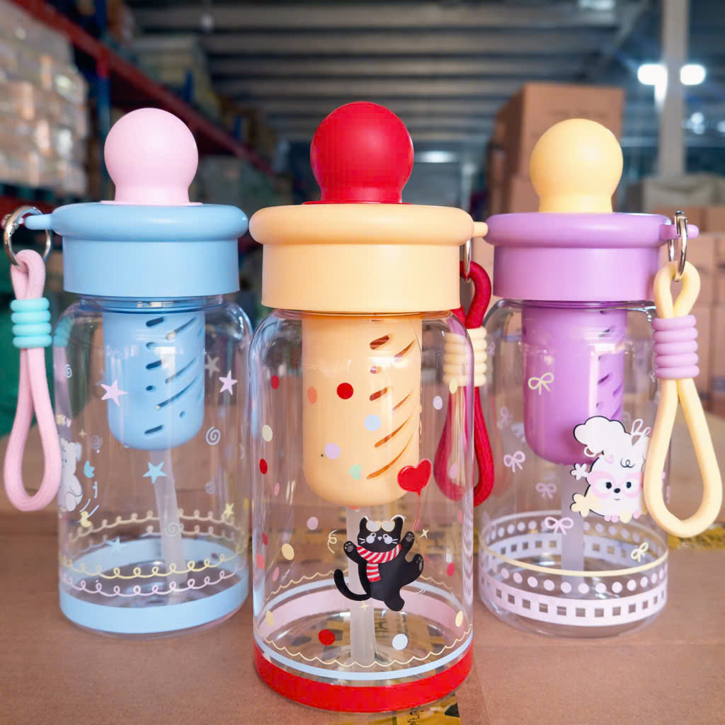 [100] Bình Nước Nhựa Hình Thú Cưng Có Dây Xách Charm TRÒN 500ml