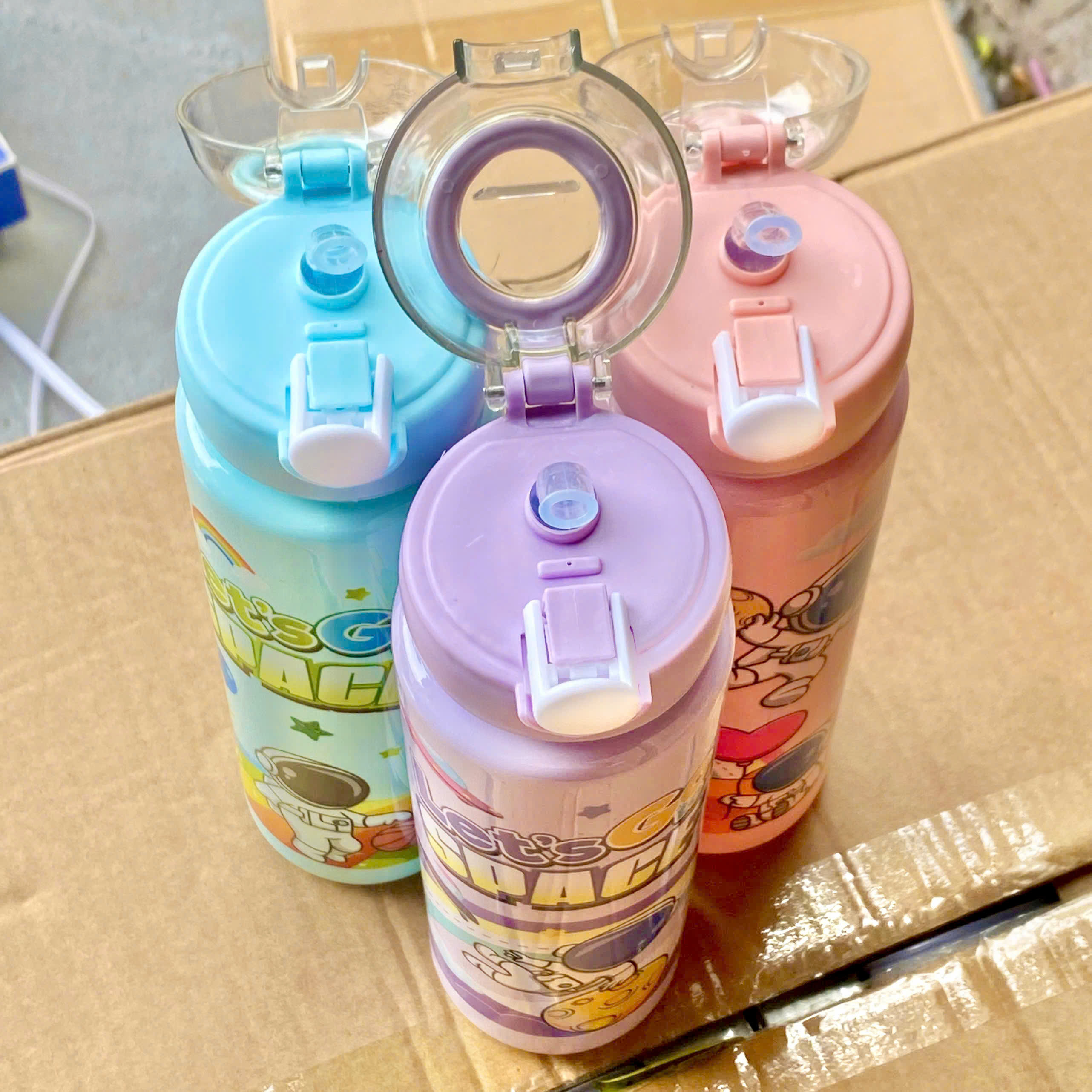 [100] Bình Nước Nhựa Nắp Bấm LET GO 700ml