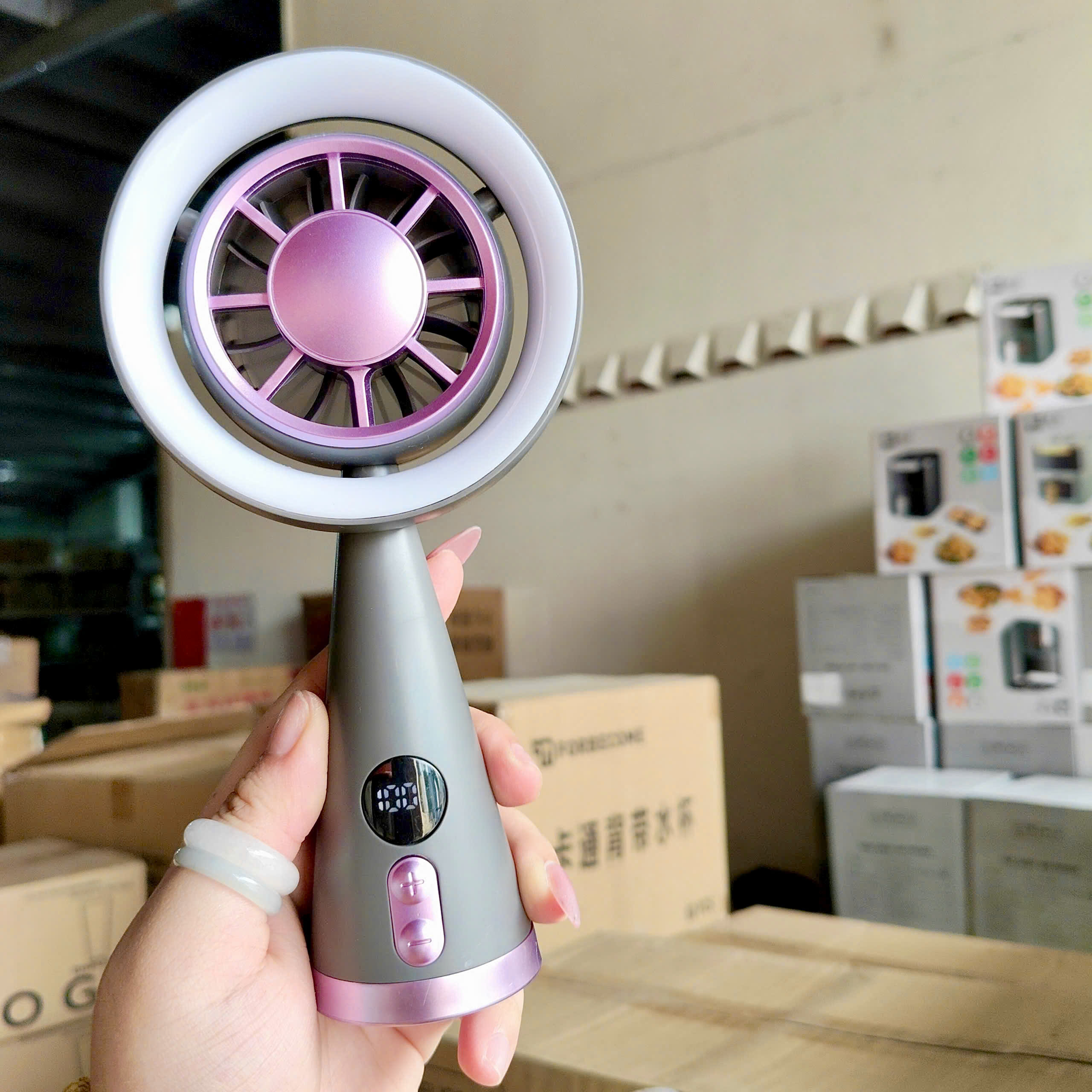 [100] Quạt Mini Cầm Tay Để Bàn Đế Trụ Có Đèn YS2368