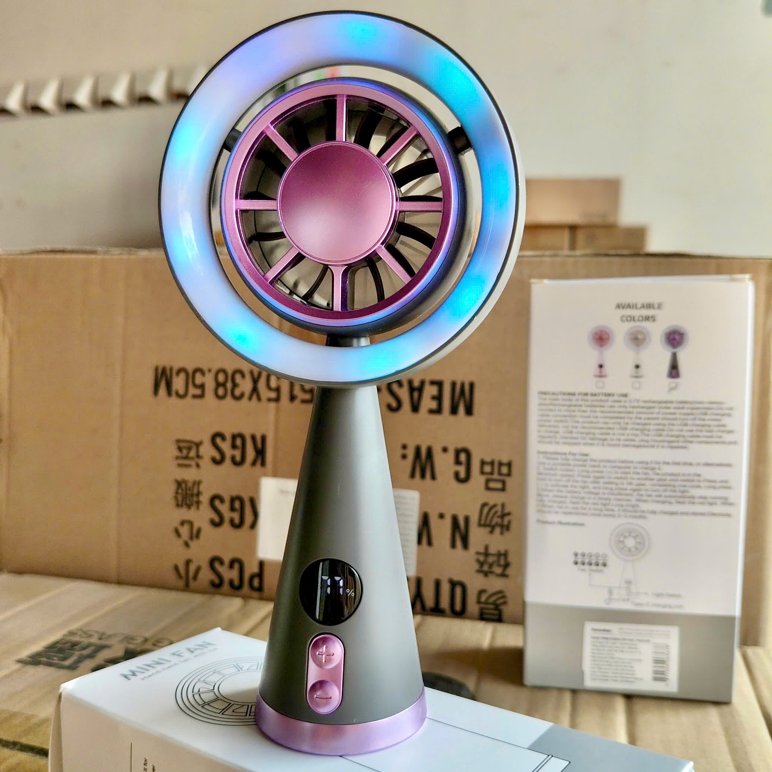 [100] Quạt Mini Cầm Tay Để Bàn Đế Trụ Có Đèn YS2368