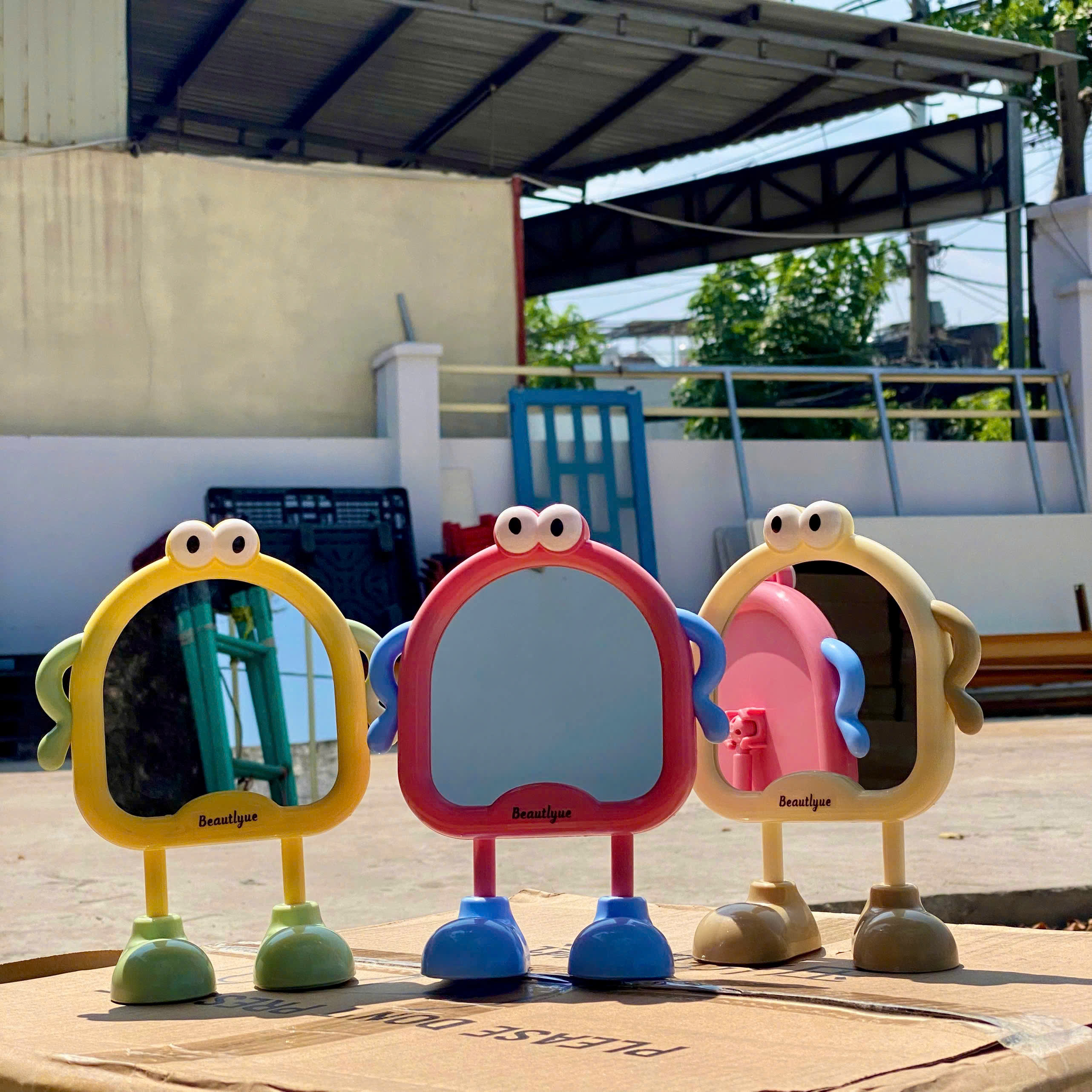 [105] Gương Để Bàn Hoạt Hình Có Chân BEAUTIFUL