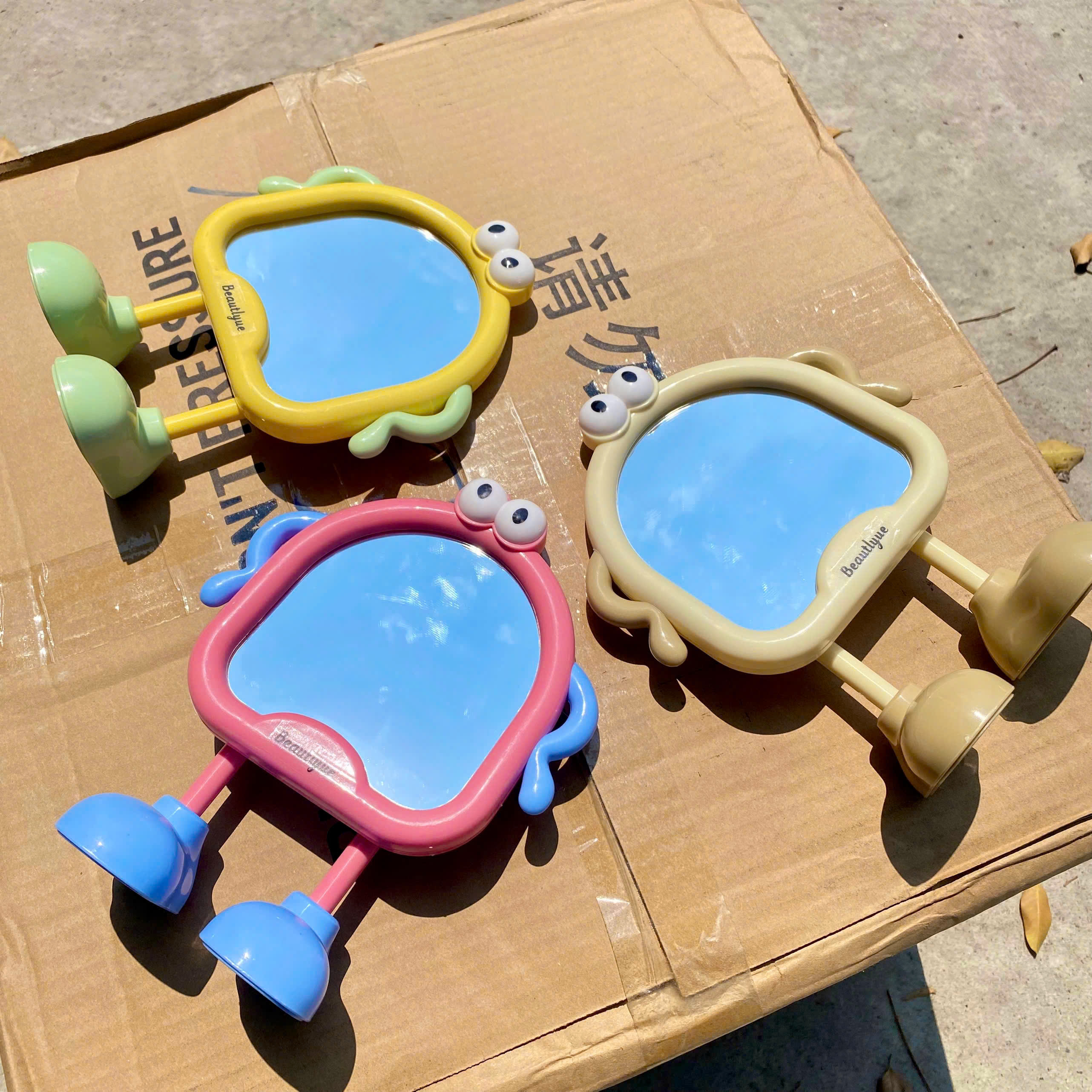 [105] Gương Để Bàn Hoạt Hình Có Chân BEAUTIFUL