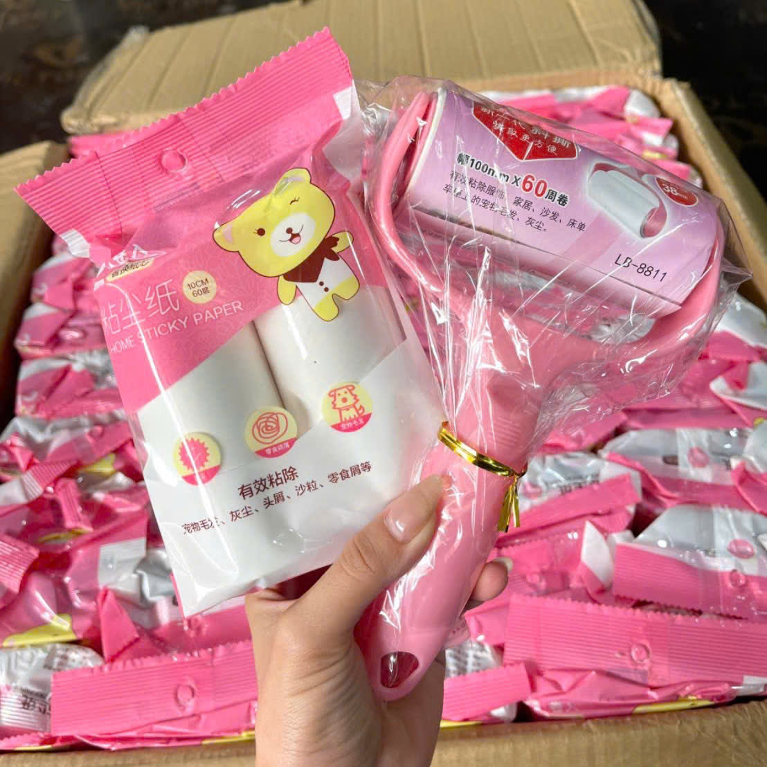 [150] Cây Lăn Bụi Quần Áo Kèm 2 Cuộn Thay (10 tờ)