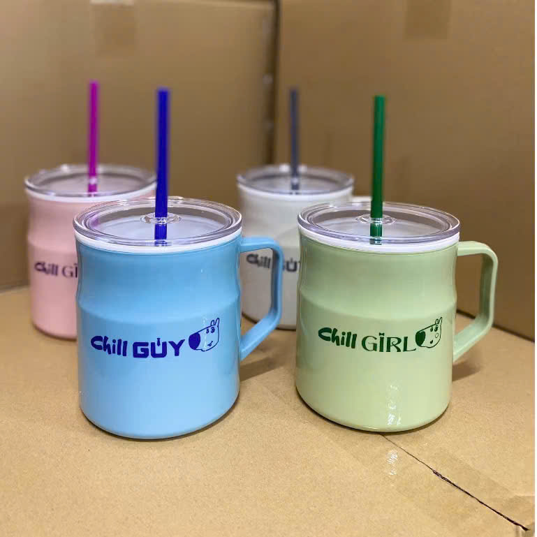 [24] Ly Nhựa Có Tay Cầm CHILL GIRL 700ml (V)