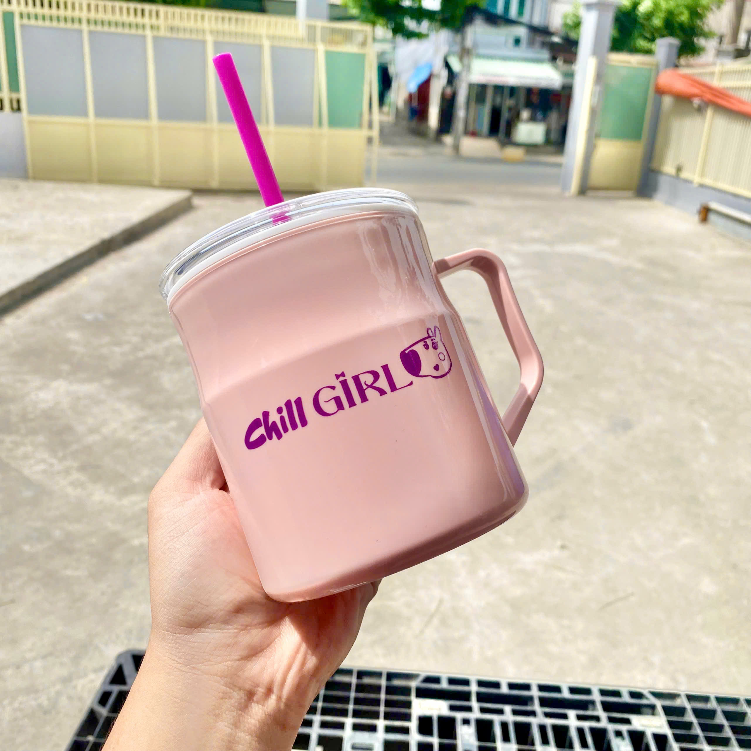 [24] Ly Nhựa Có Tay Cầm CHILL GIRL 700ml (V)